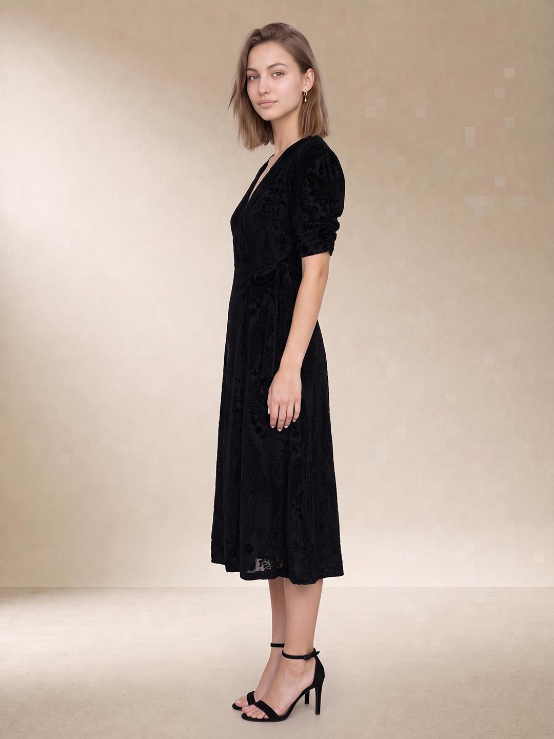 Elle Women Black Regular Fit Textured Velvet Dress
