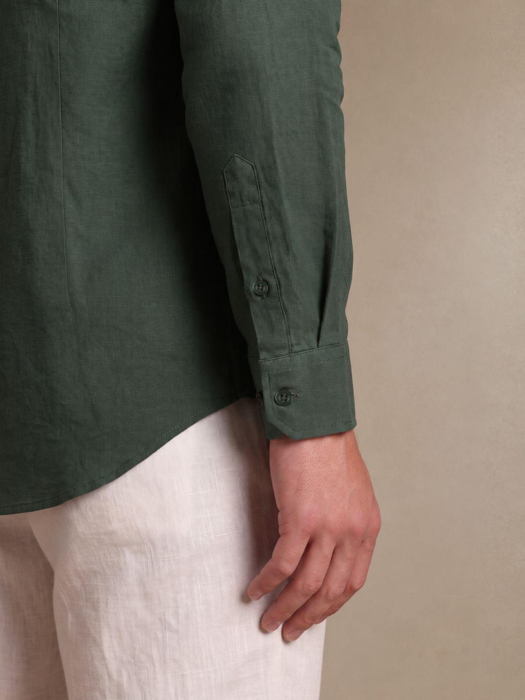Iconic Men Green Solid Straight Fit Linen Shirt