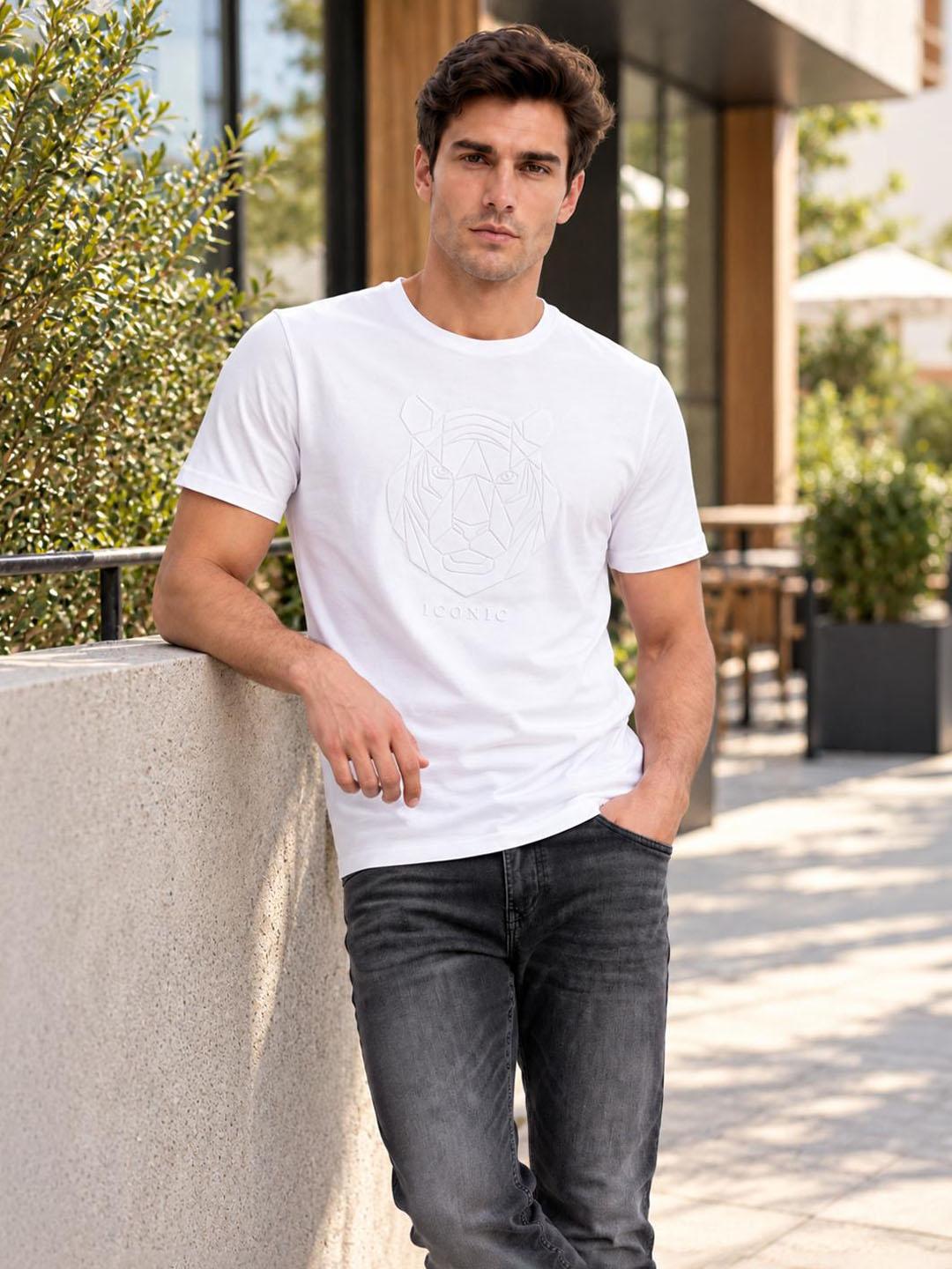 Iconic Men White Graphic Straight Fit Cotton T-Shirt