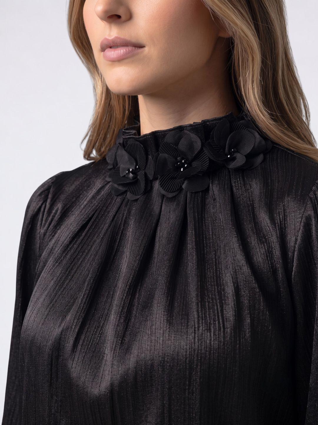 Iconic Women Black Solid Straight Fit Top