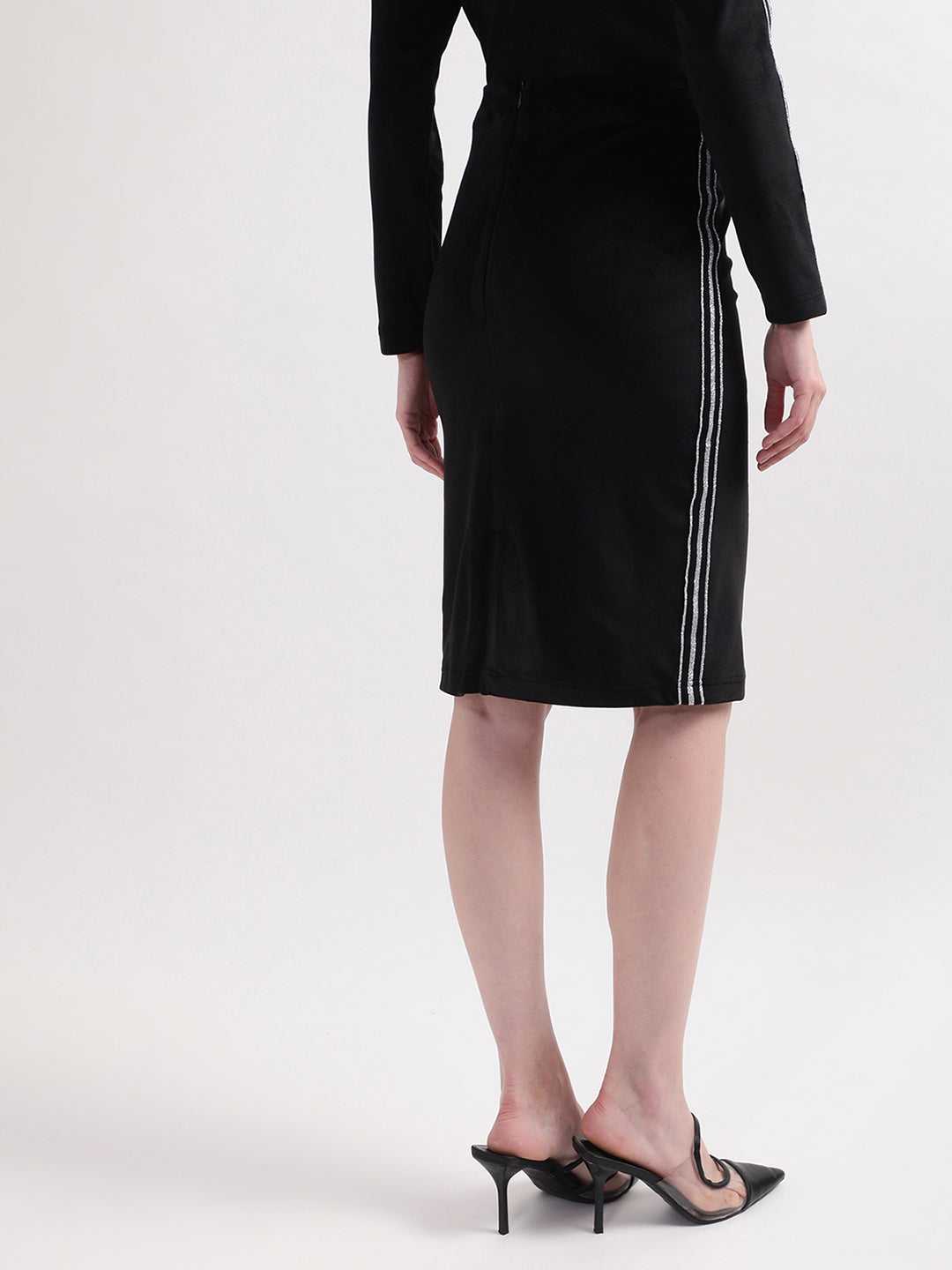 Elle Women Black Solid Regular Fit Skirt