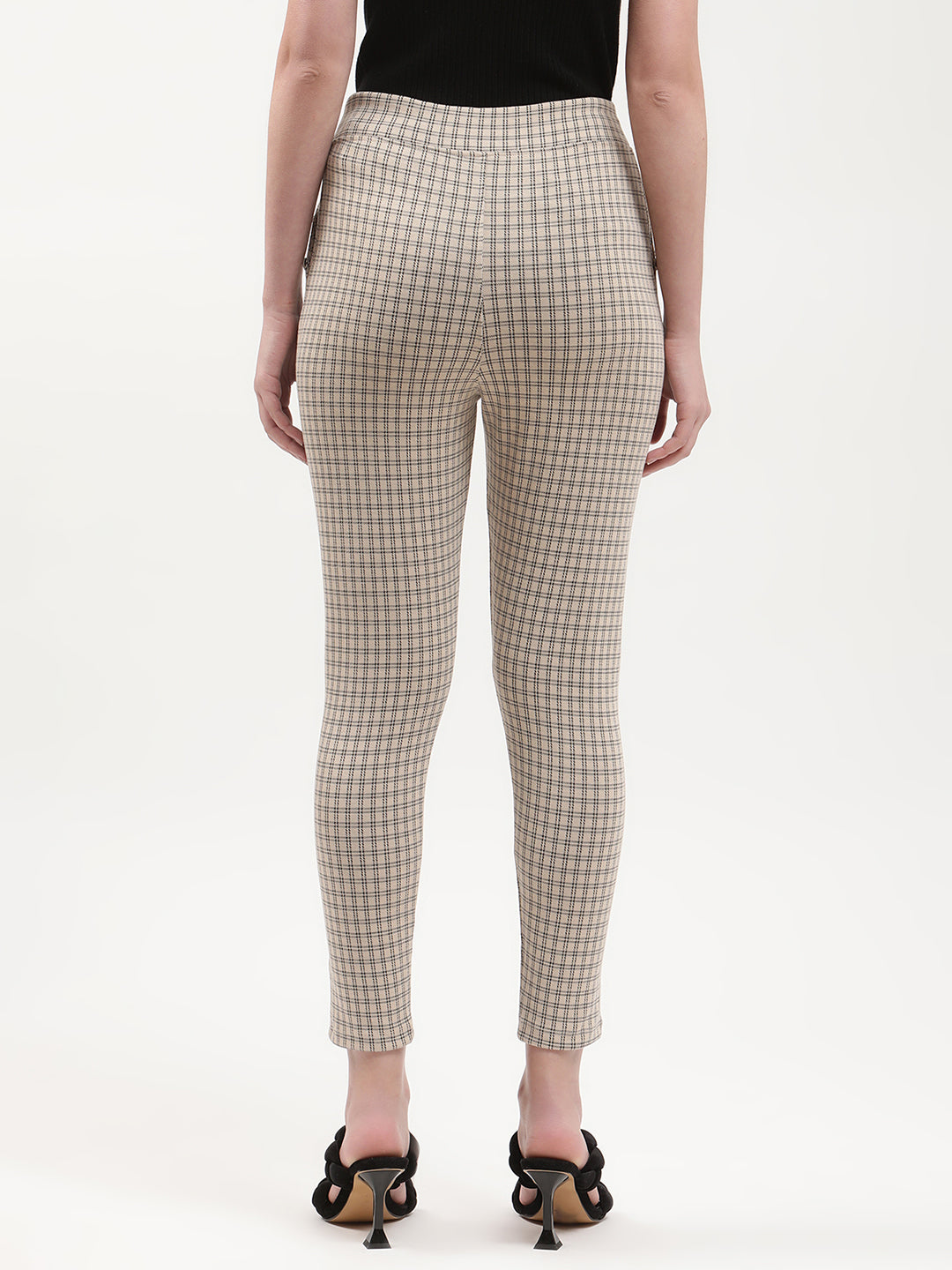 Elle Women Beige Checked Fitted Jegging