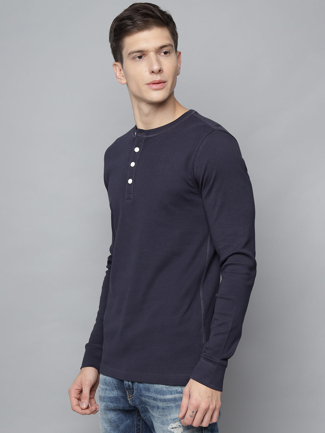 Lindbergh Men Navy Blue Solid Round Neck TShirt