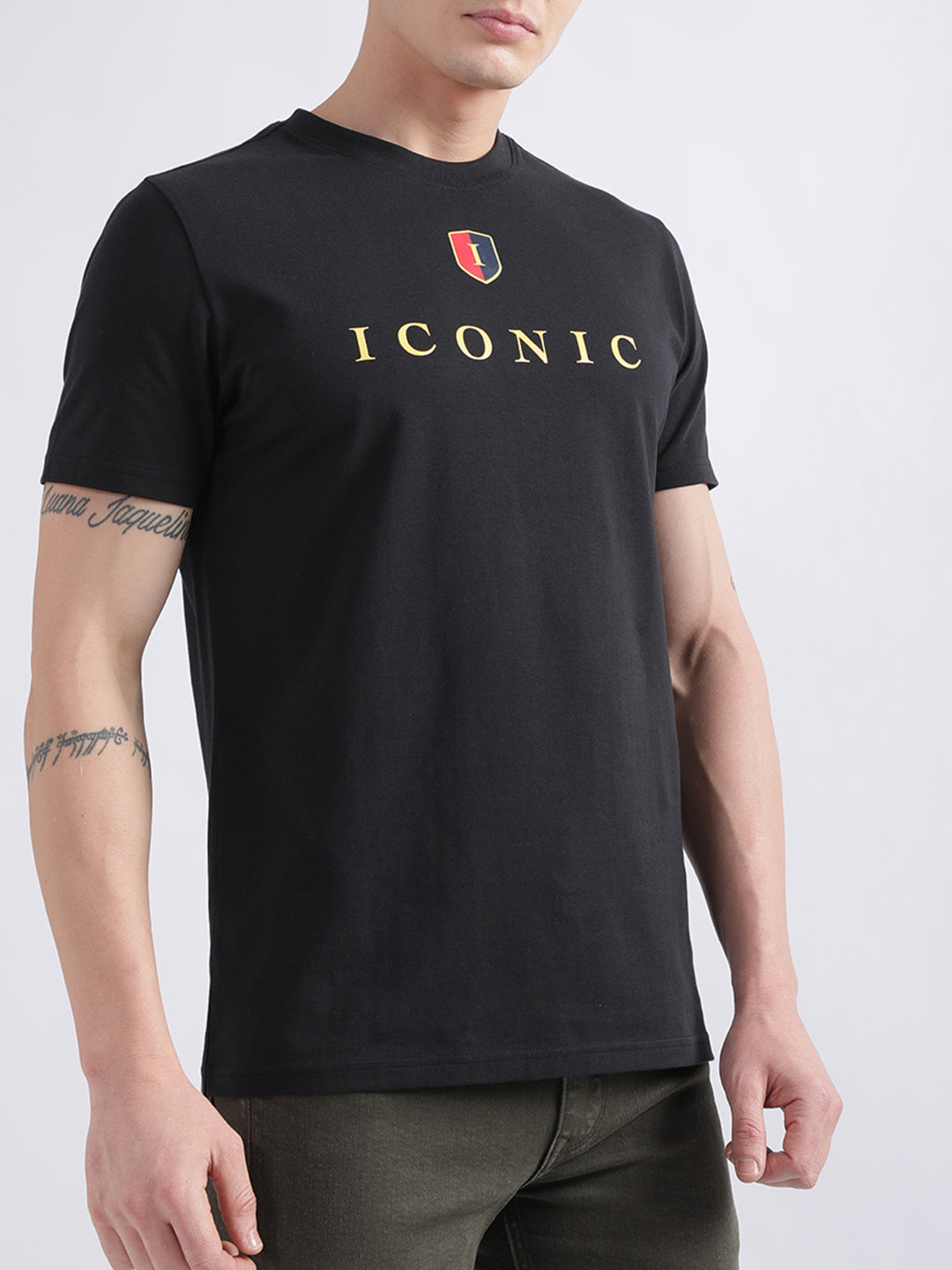 Iconic Men Black Solid Round Neck TShirt