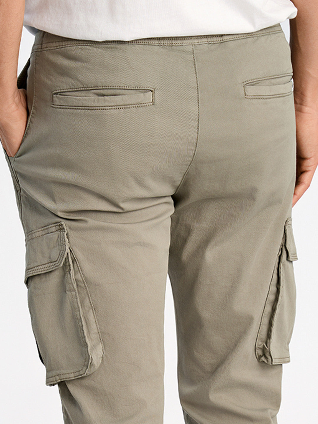 Lindbergh Men Green Carrot Fit Solid Trouser