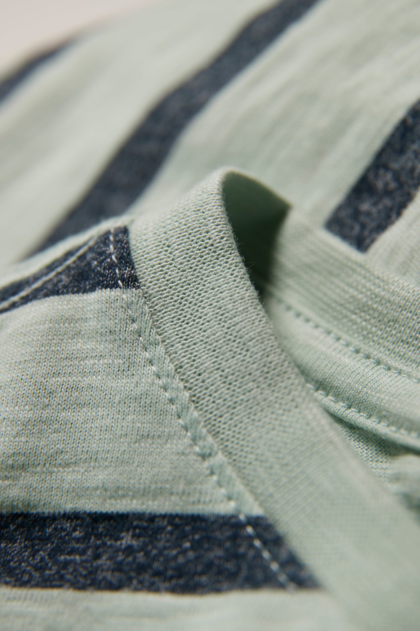 Lindbergh Men Striped Round Neck Tshirt