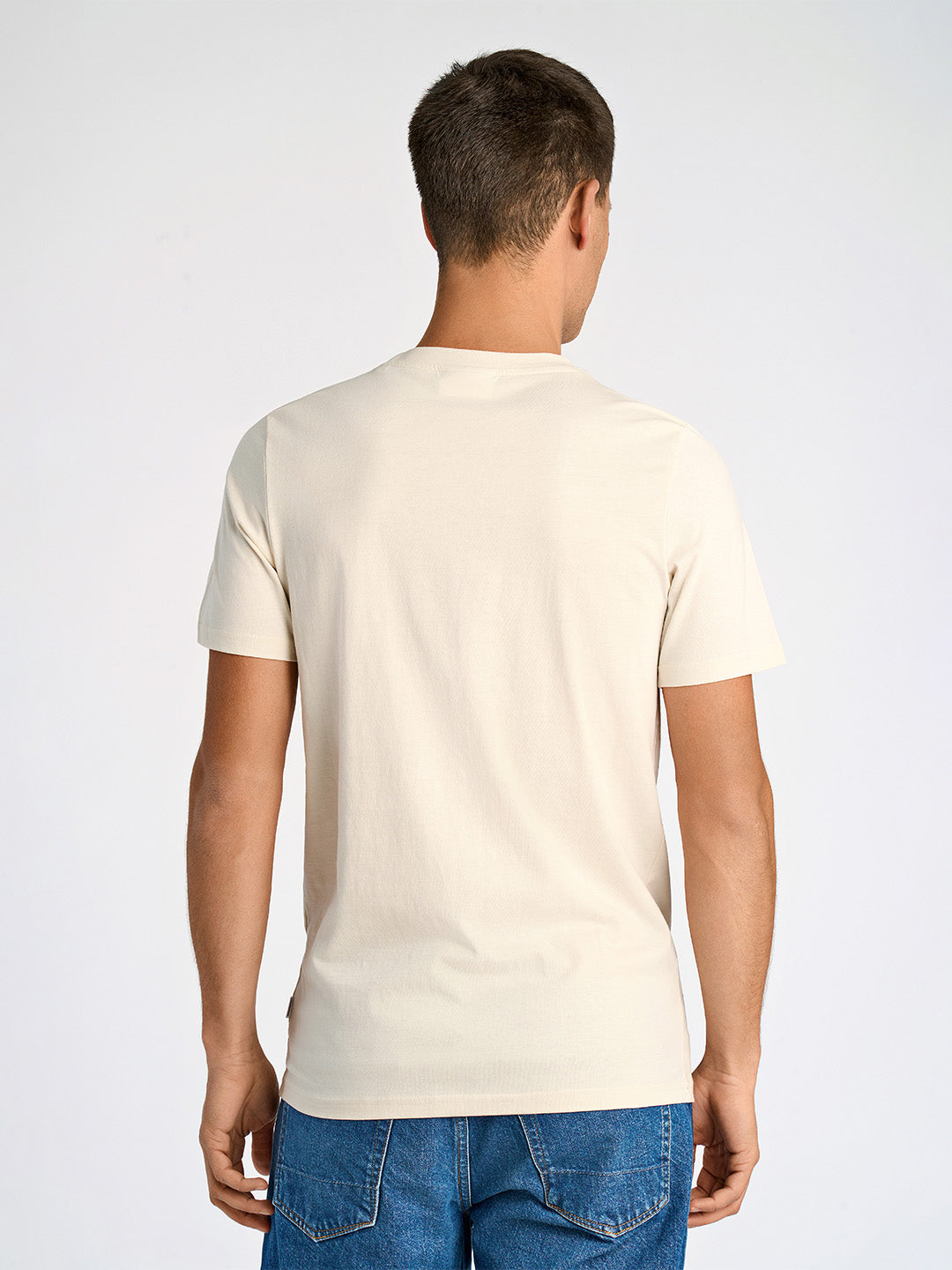 Lindbergh Men Cream Relaxed Fit Solid Round Neck Tshirt