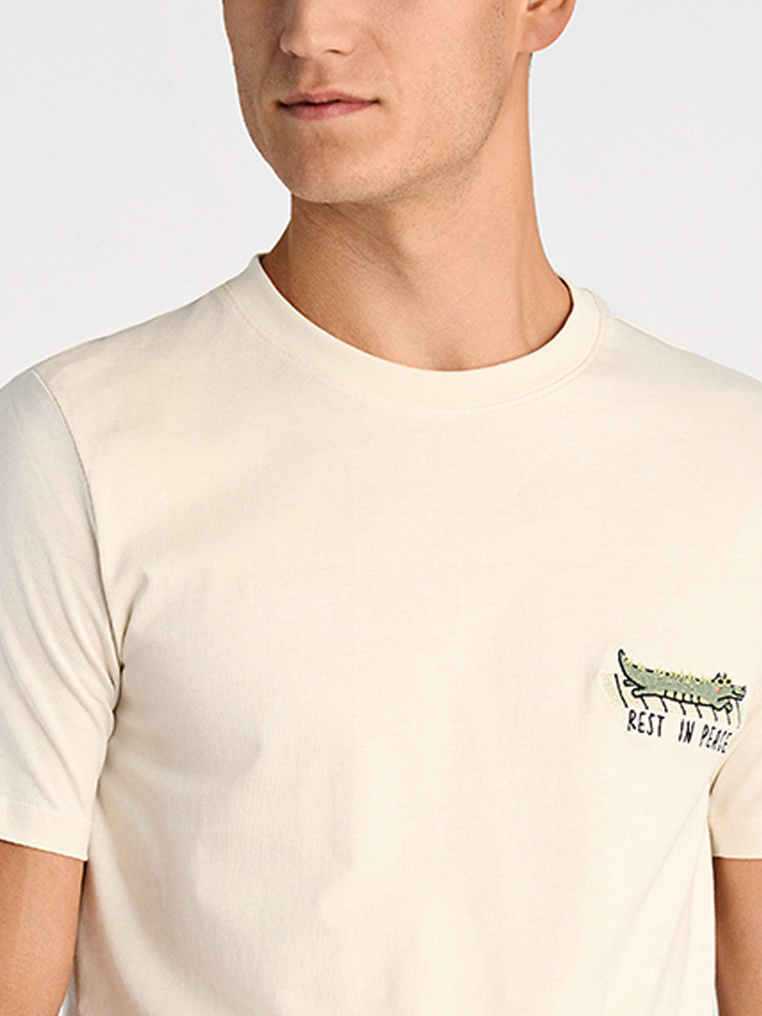 Lindbergh Men Cream Relaxed Fit Solid Round Neck Tshirt
