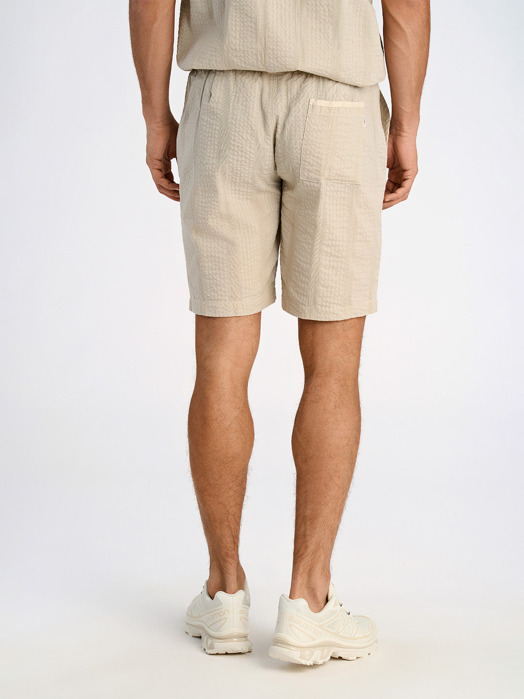 Lindbergh Men Cream Relaxed Fit Solid Shorts