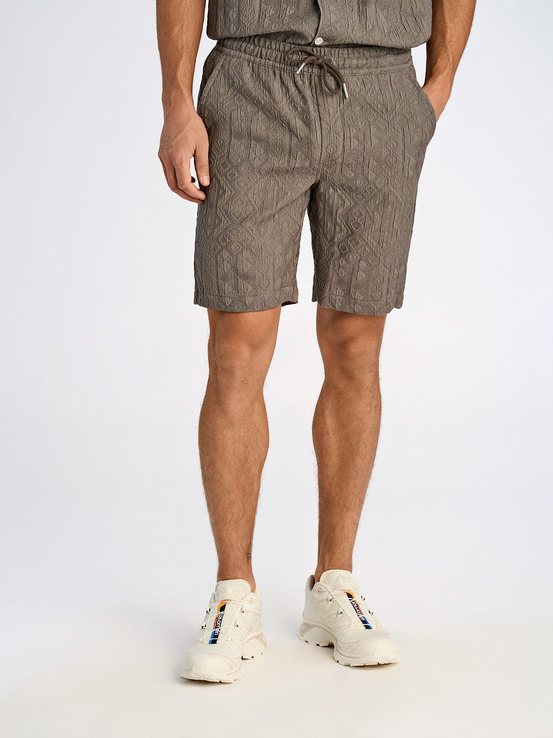 Lindbergh Men Brown Relaxed Fit Jacquard Shorts