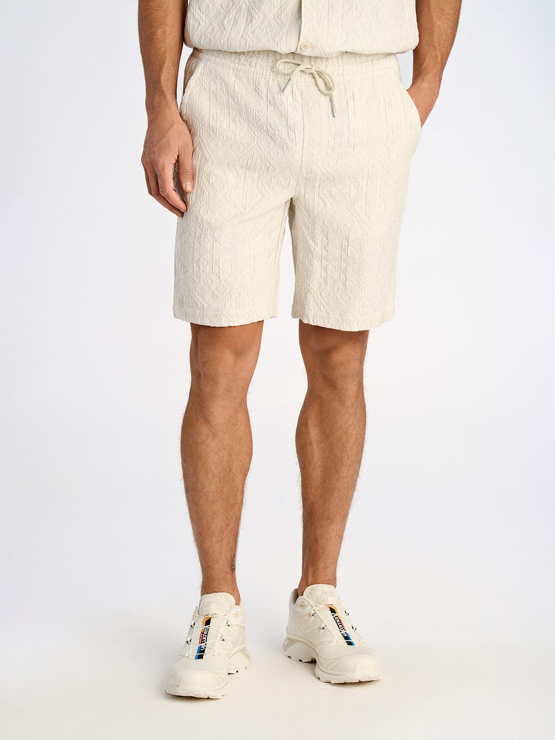 Lindbergh Men Cream Relaxed Fit Jacquard Shorts