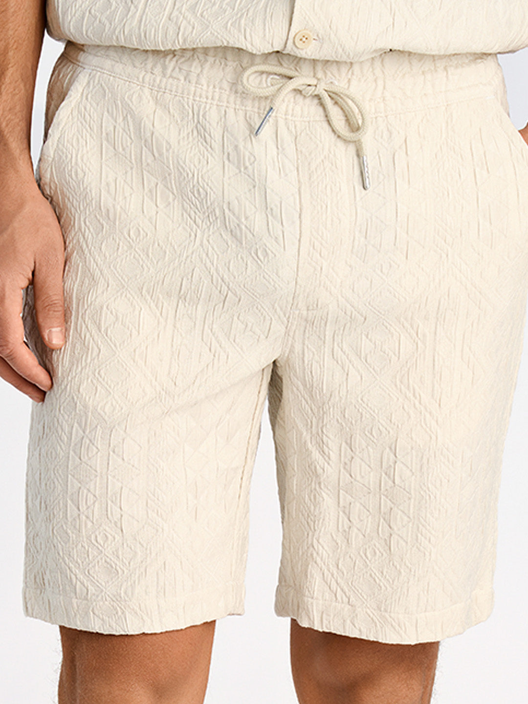 Lindbergh Men Cream Relaxed Fit Jacquard Shorts