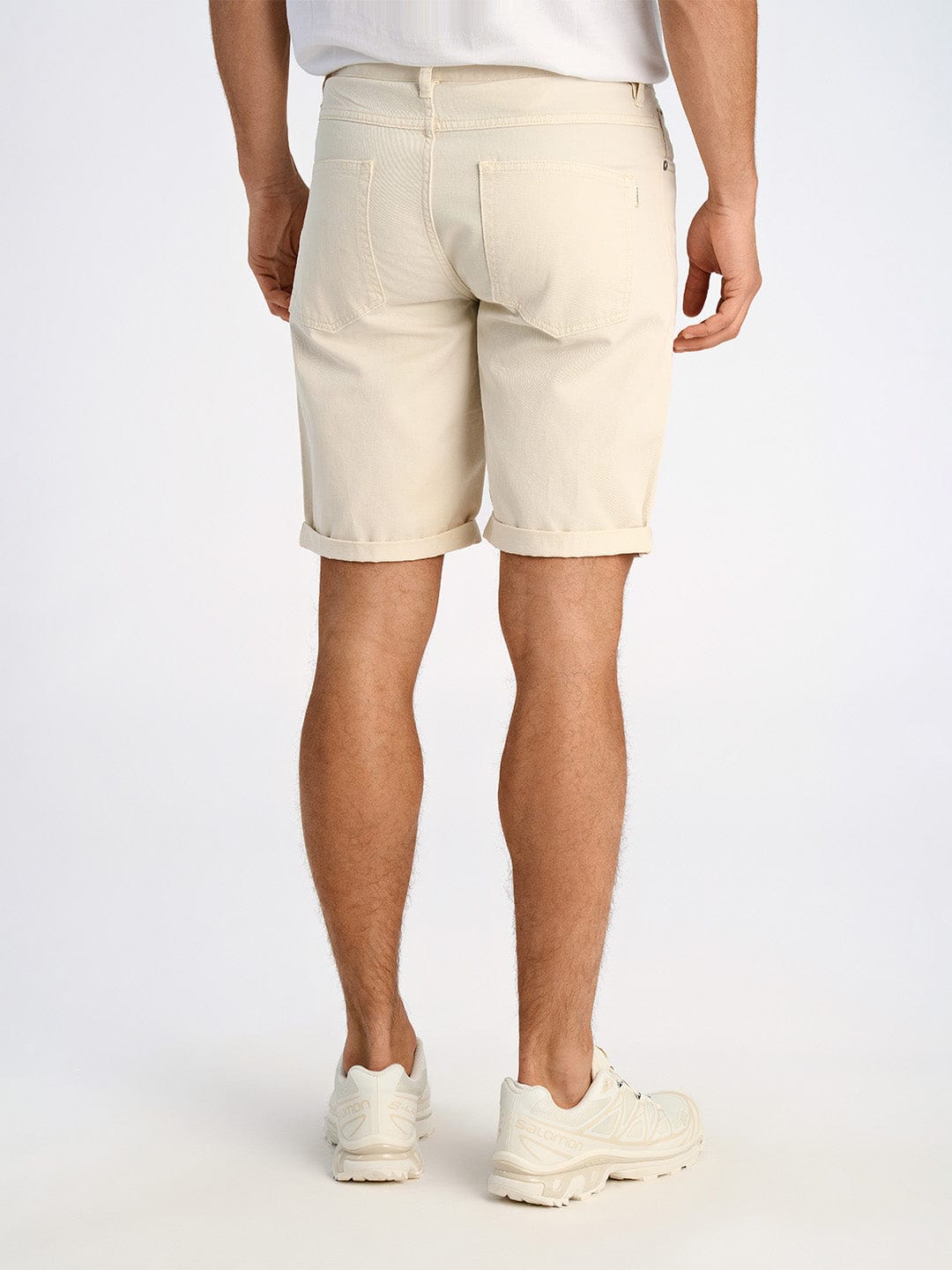 Lindbergh Men Cream Slim Fit Solid Shorts