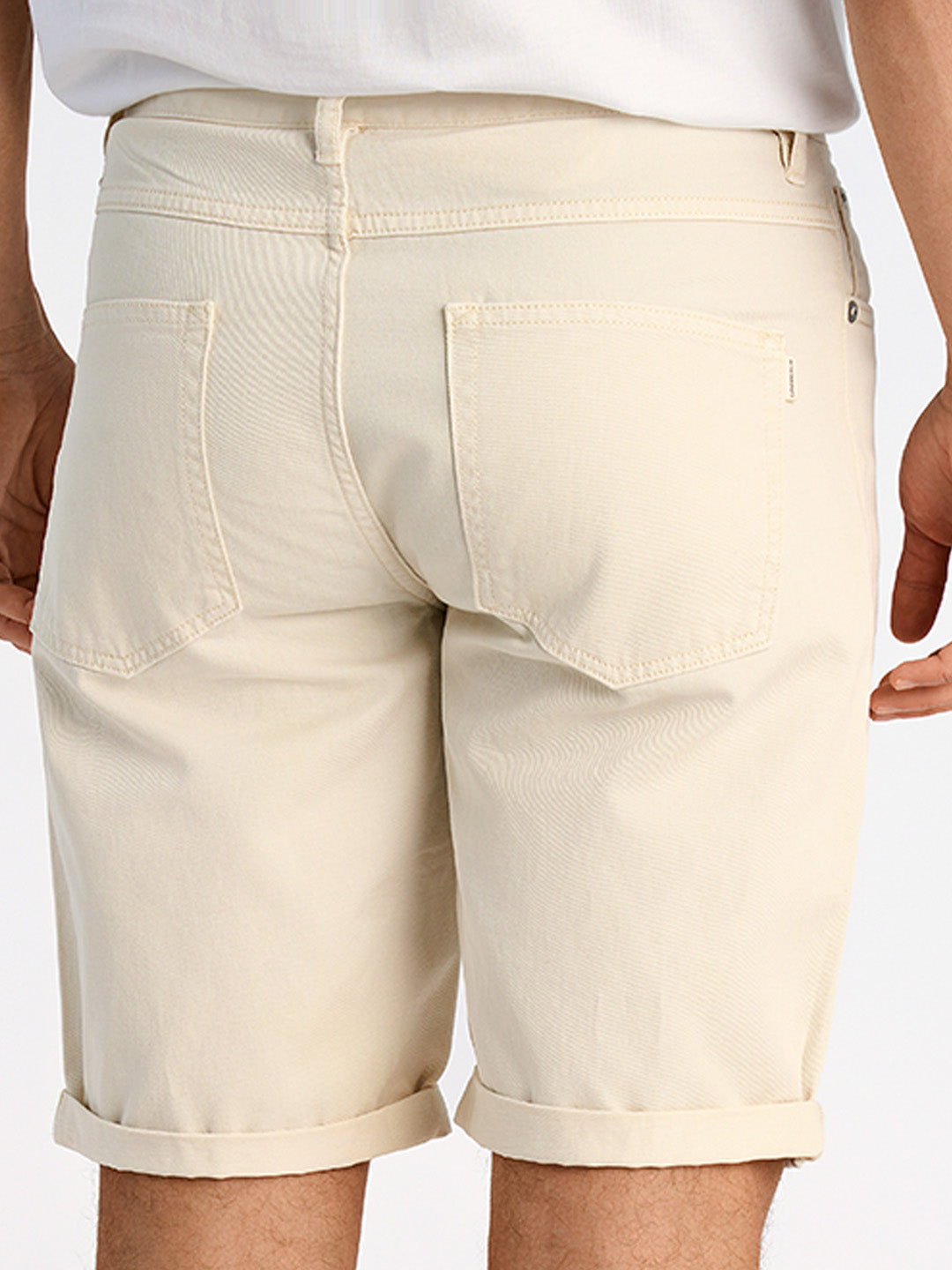 Lindbergh Men Cream Slim Fit Solid Shorts