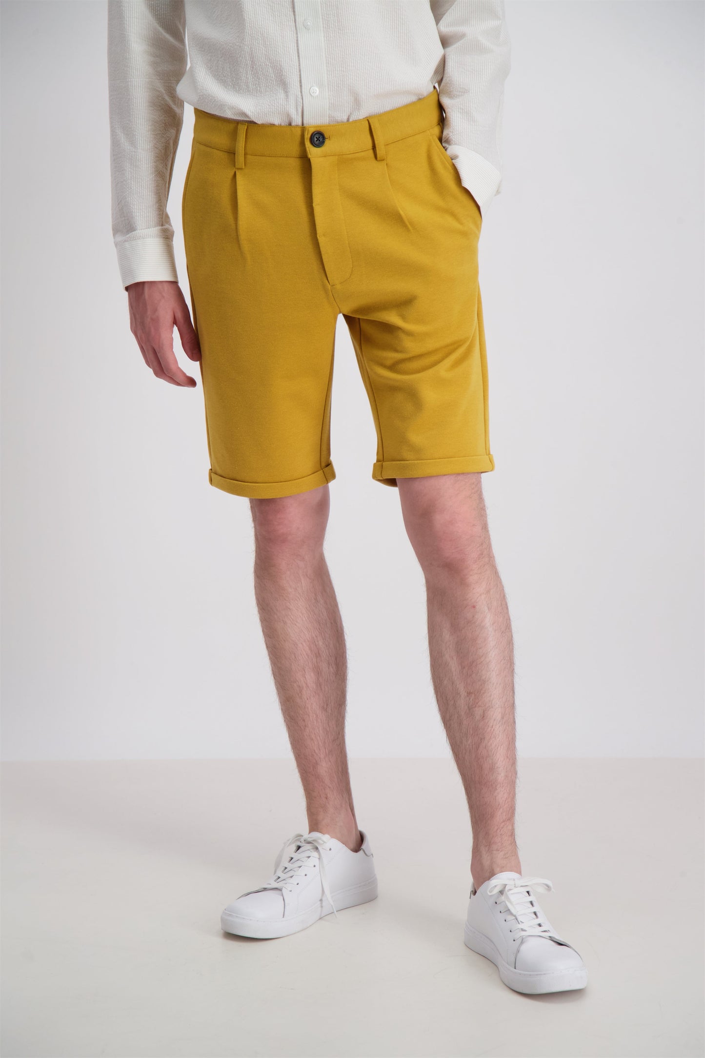 Lindbergh Men Slim Fit Solid Shorts