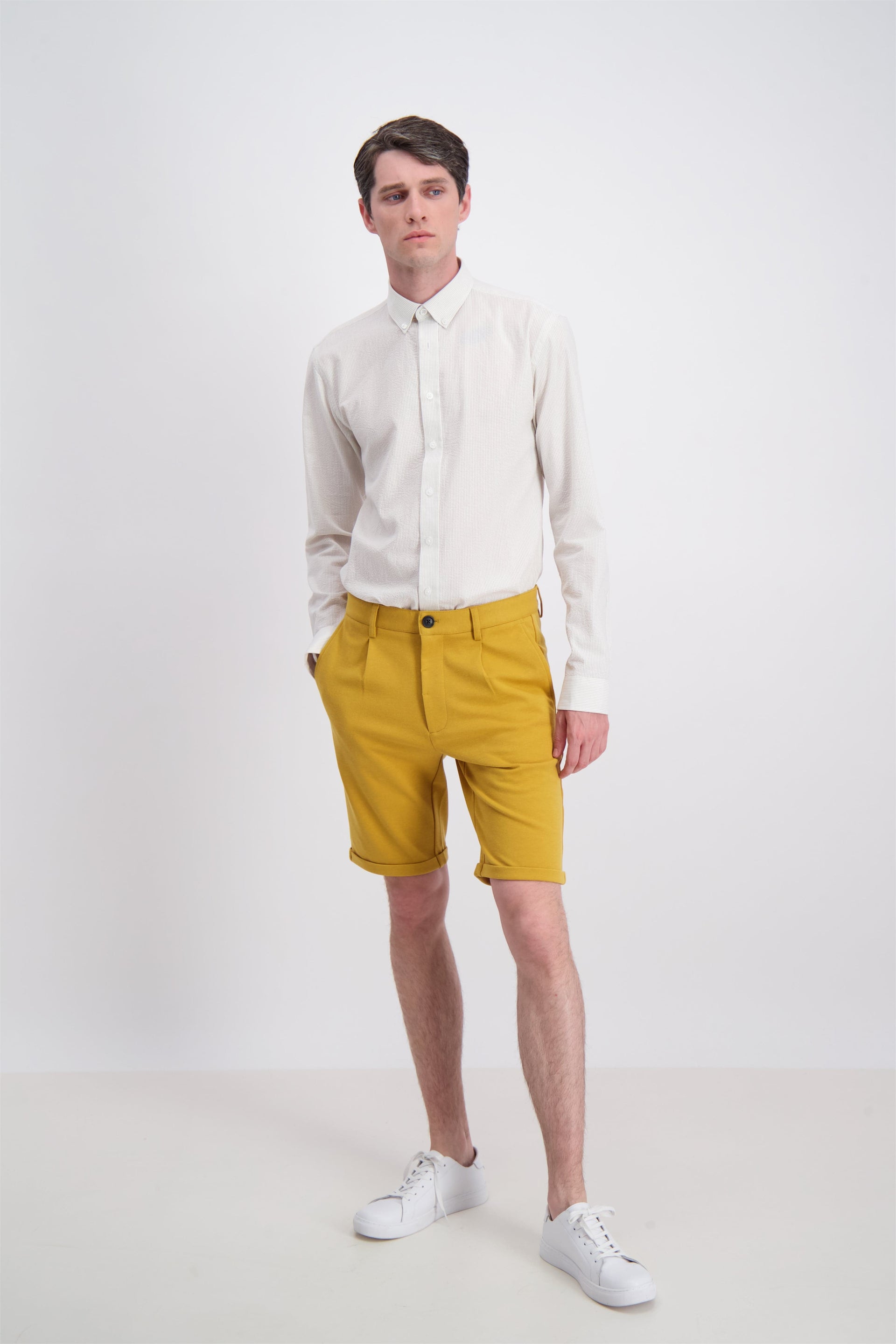 Lindbergh Men Slim Fit Solid Shorts