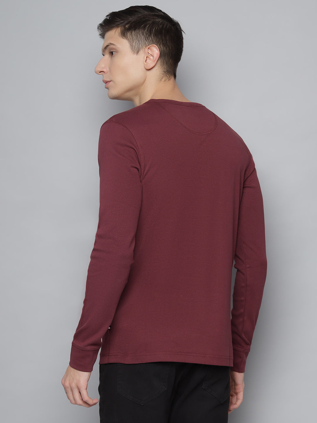 Lindbergh Men Maroon Solid Round Neck TShirt