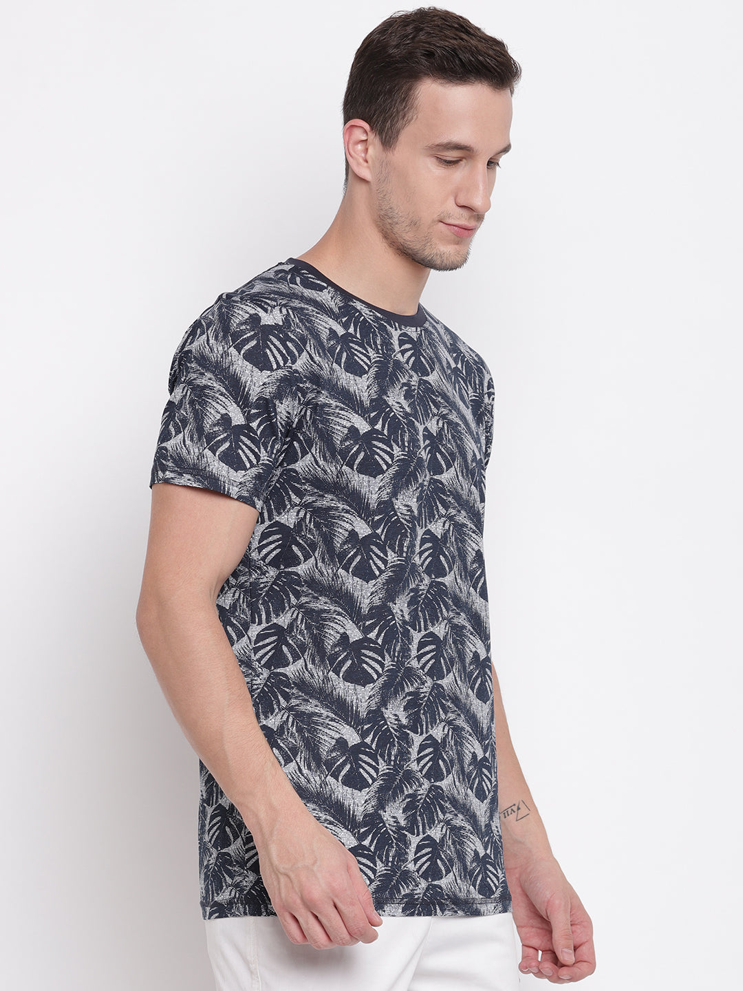 Lindbergh Men Blue Printed Round Neck TShirt