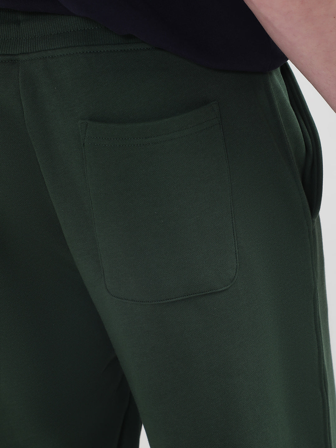 Gant Men Green Solid Relaxed Fit Sweatpant