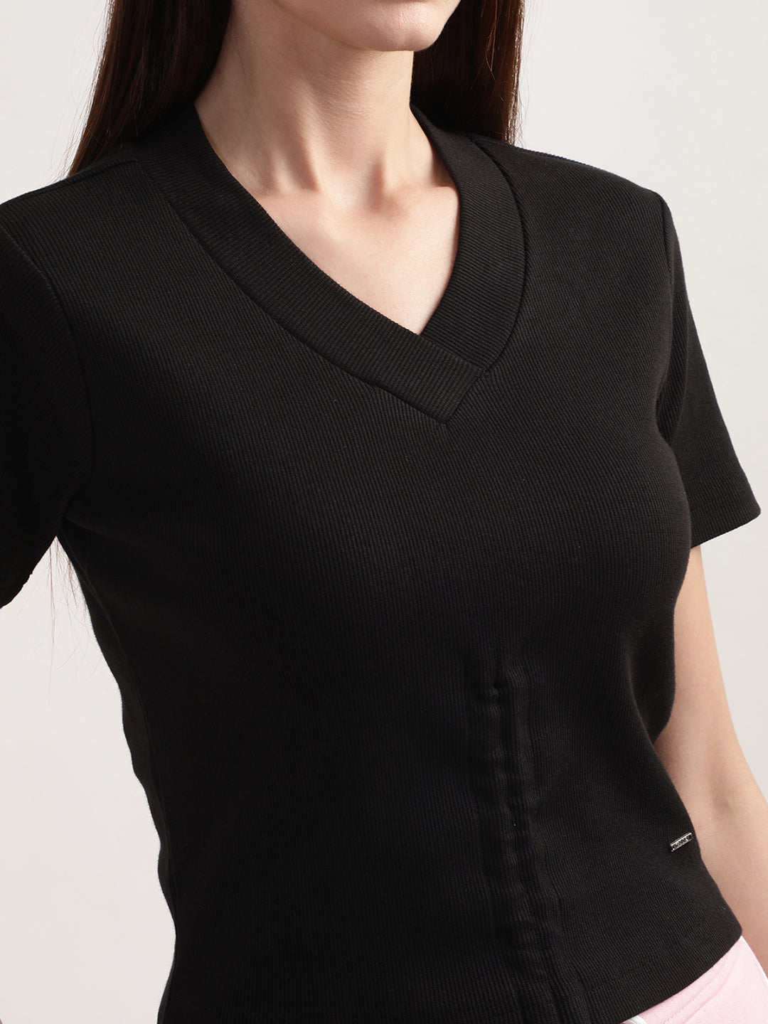 Elle Women Black Solid V Neck TShirt