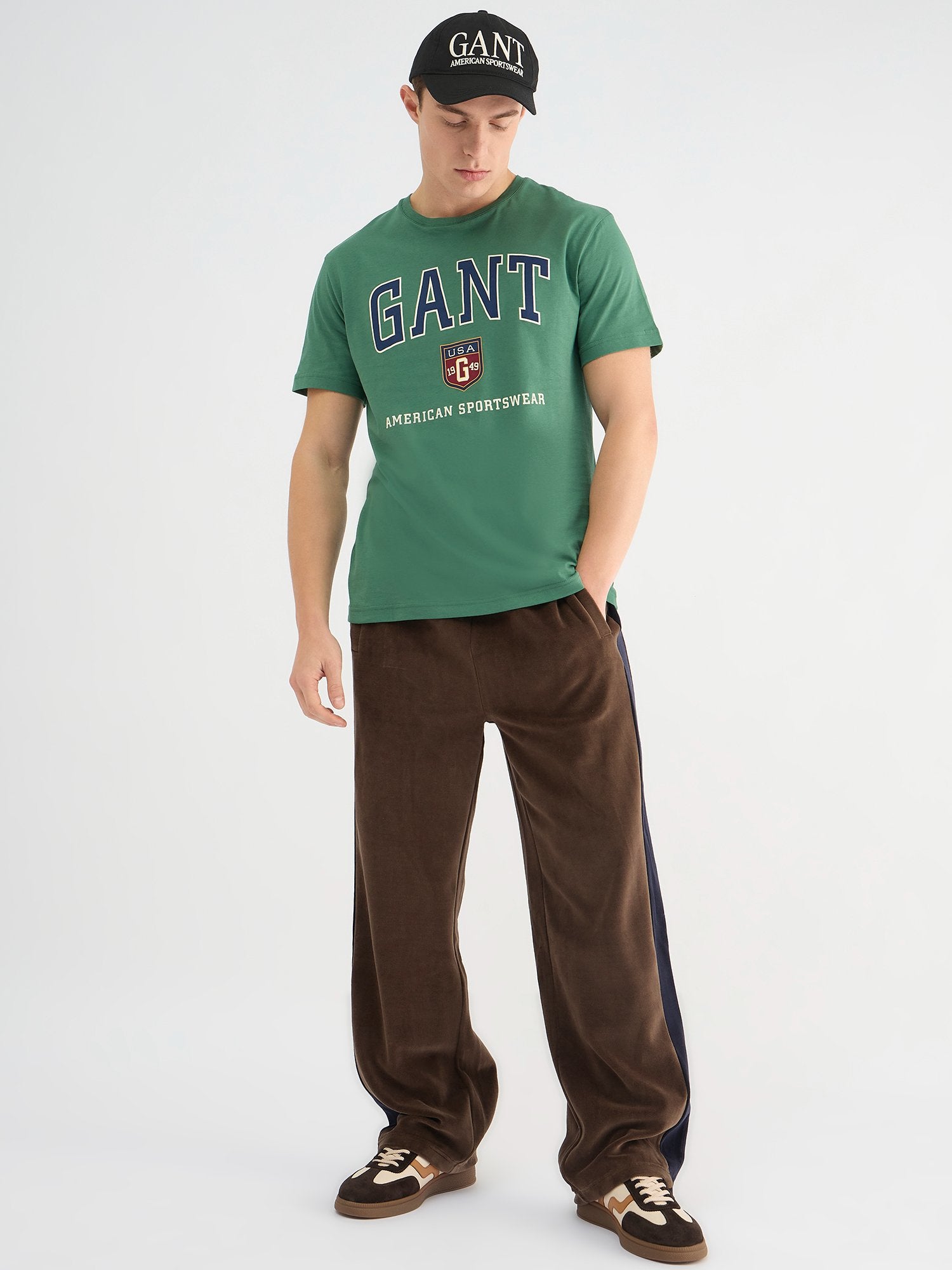 Gant Men Green Regular Fit Solid Crew Neck Tshirt