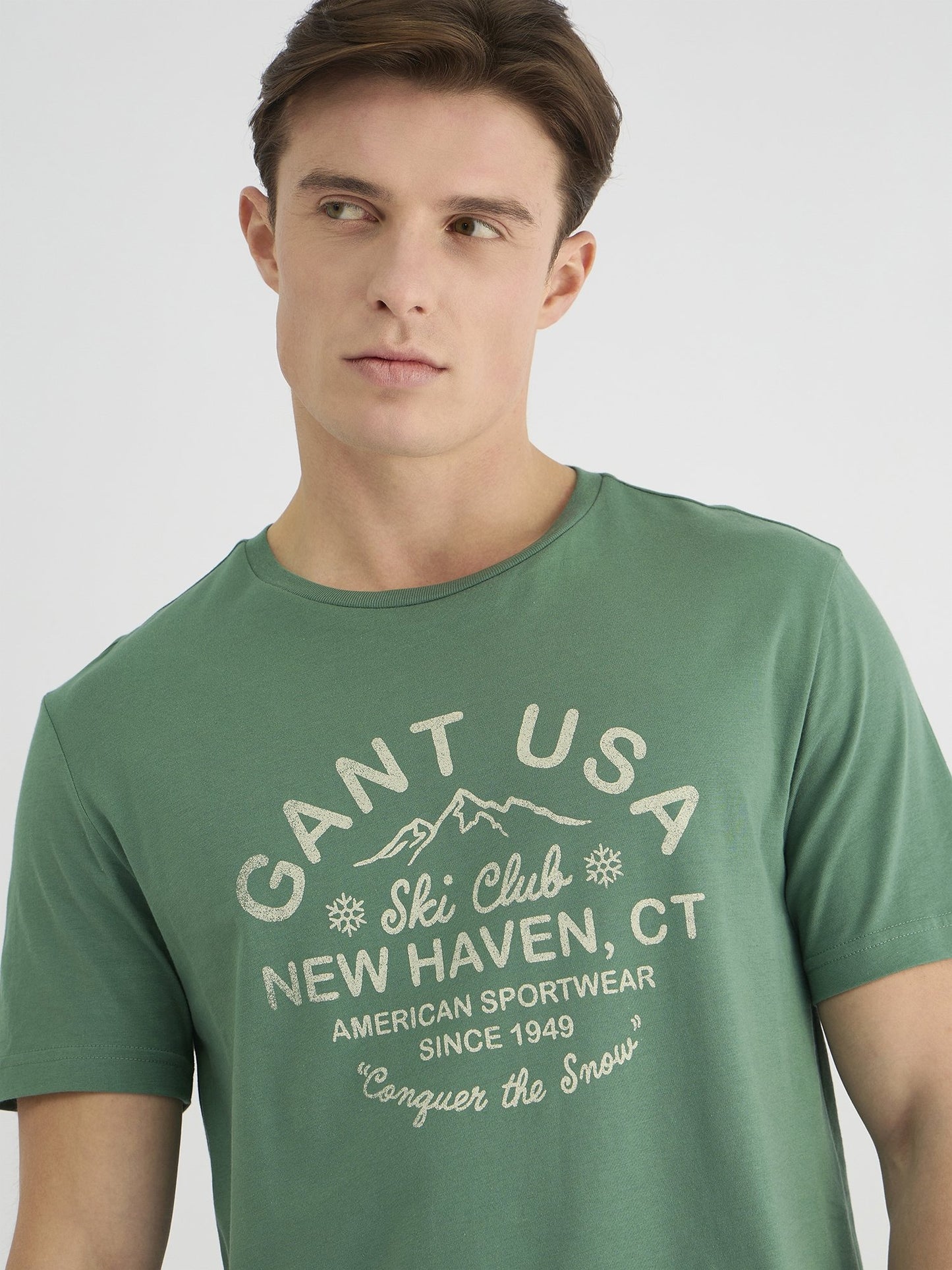 Gant Men Green Regular Fit Solid Crew Neck Tshirt