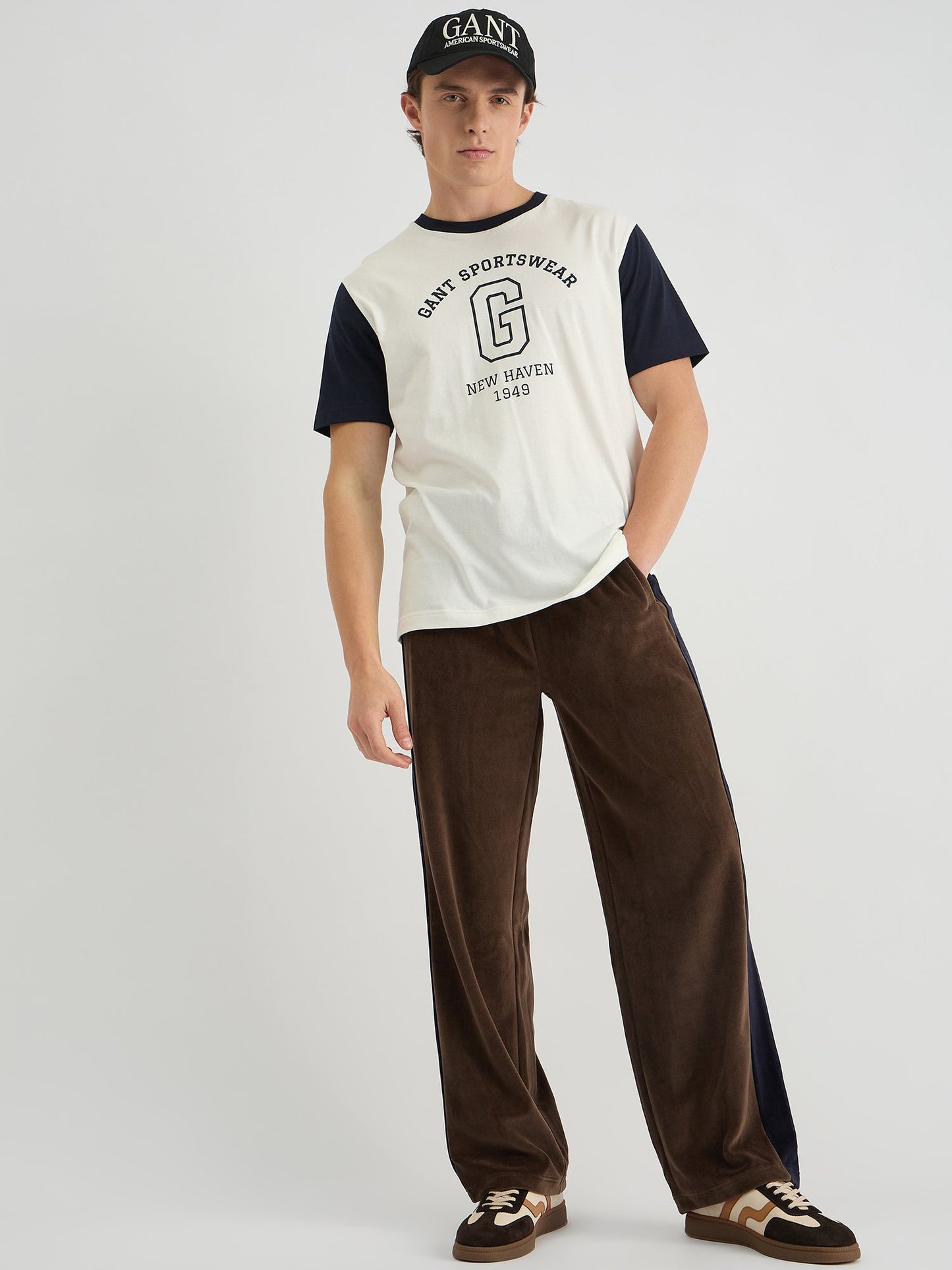 Gant Men White Regular Fit Solid Crew Neck Tshirt