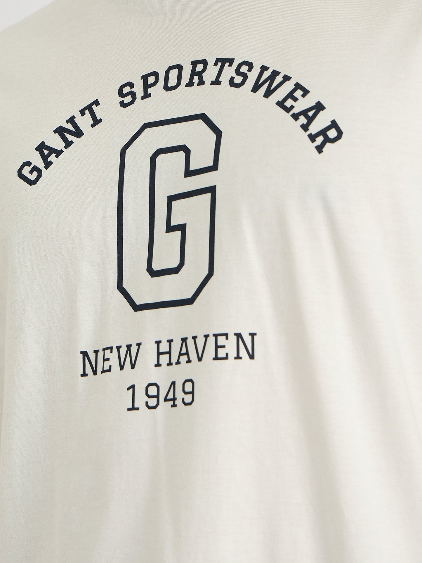 Gant Men White Regular Fit Solid Crew Neck Tshirt