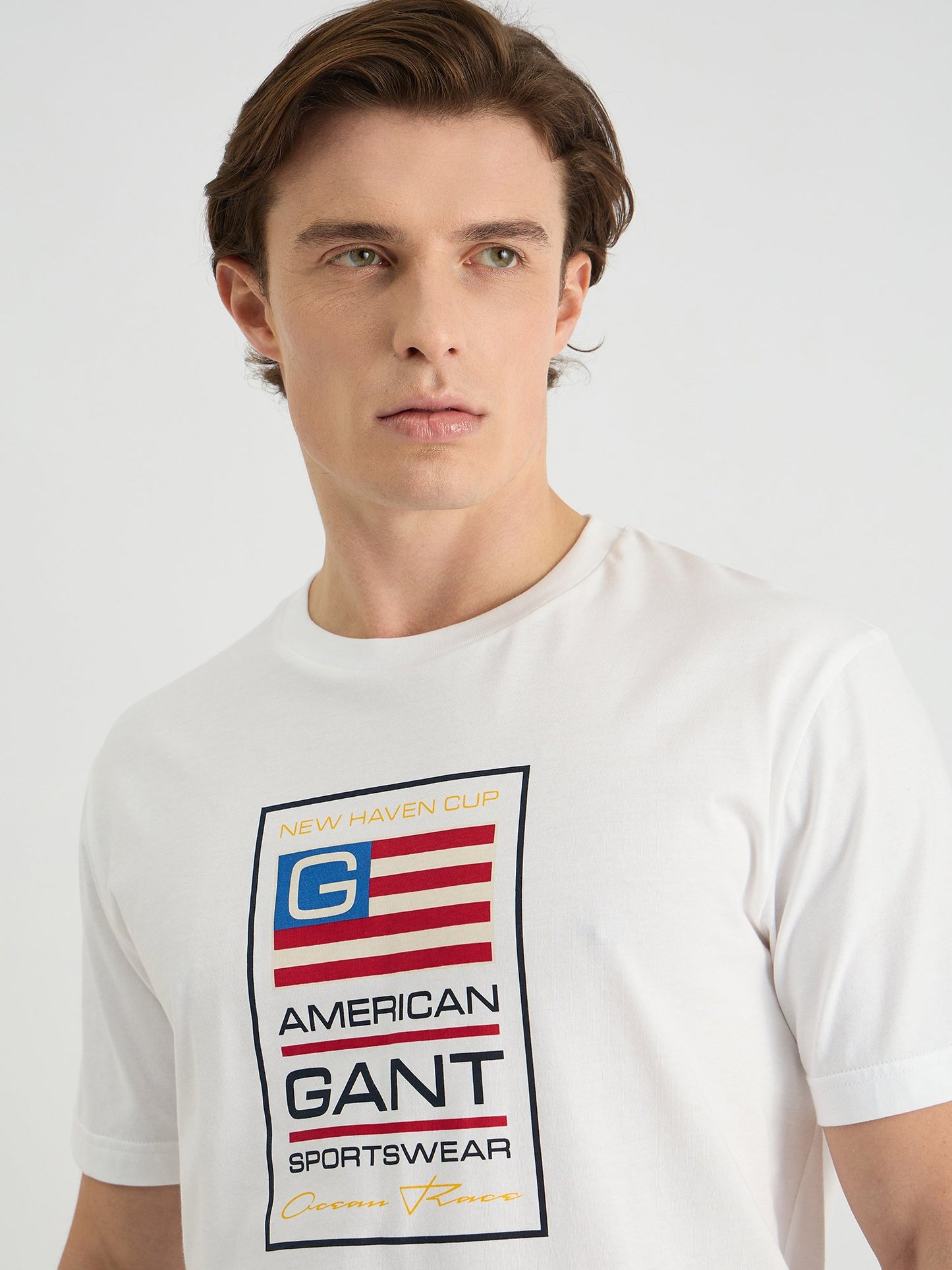 Gant Men White Regular Fit Solid Crew Neck Tshirt