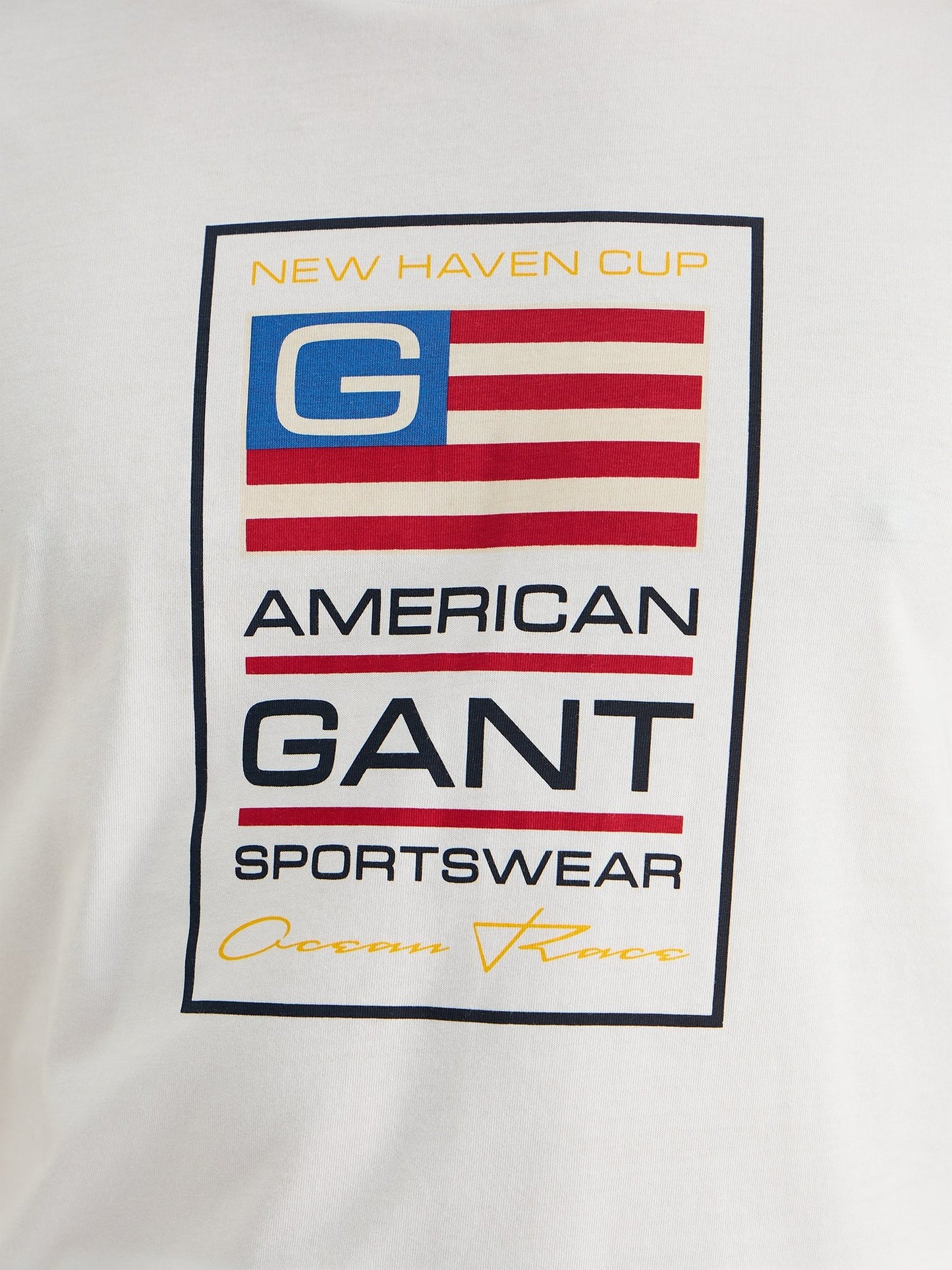 Gant Men White Regular Fit Solid Crew Neck Tshirt