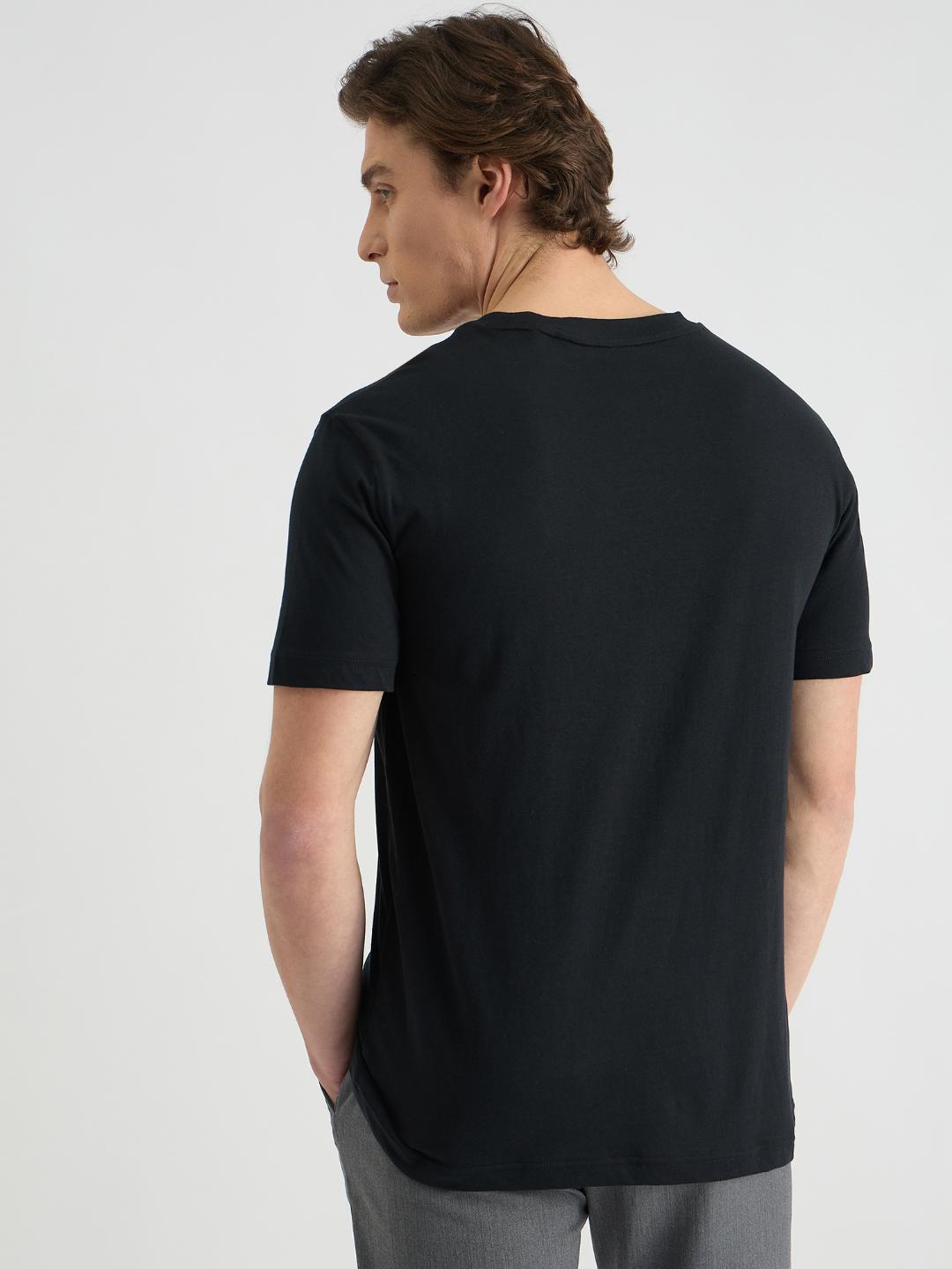Gant Men Black Regular Fit Solid Crew Neck Tshirt