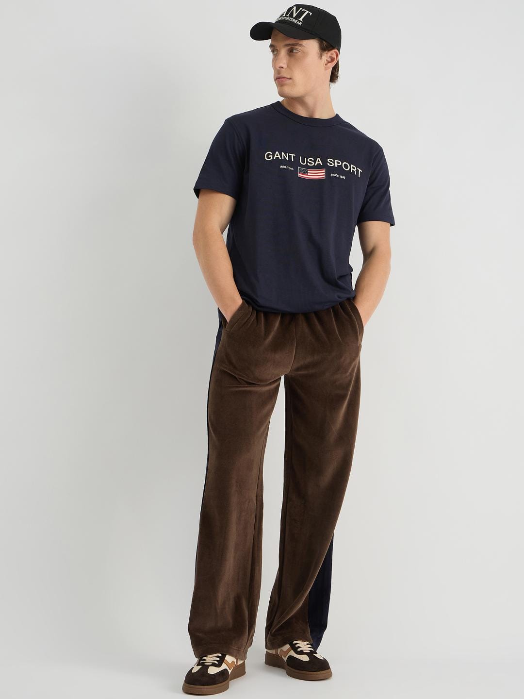 Gant Men Blue Regular Fit Solid Crew Neck Tshirt