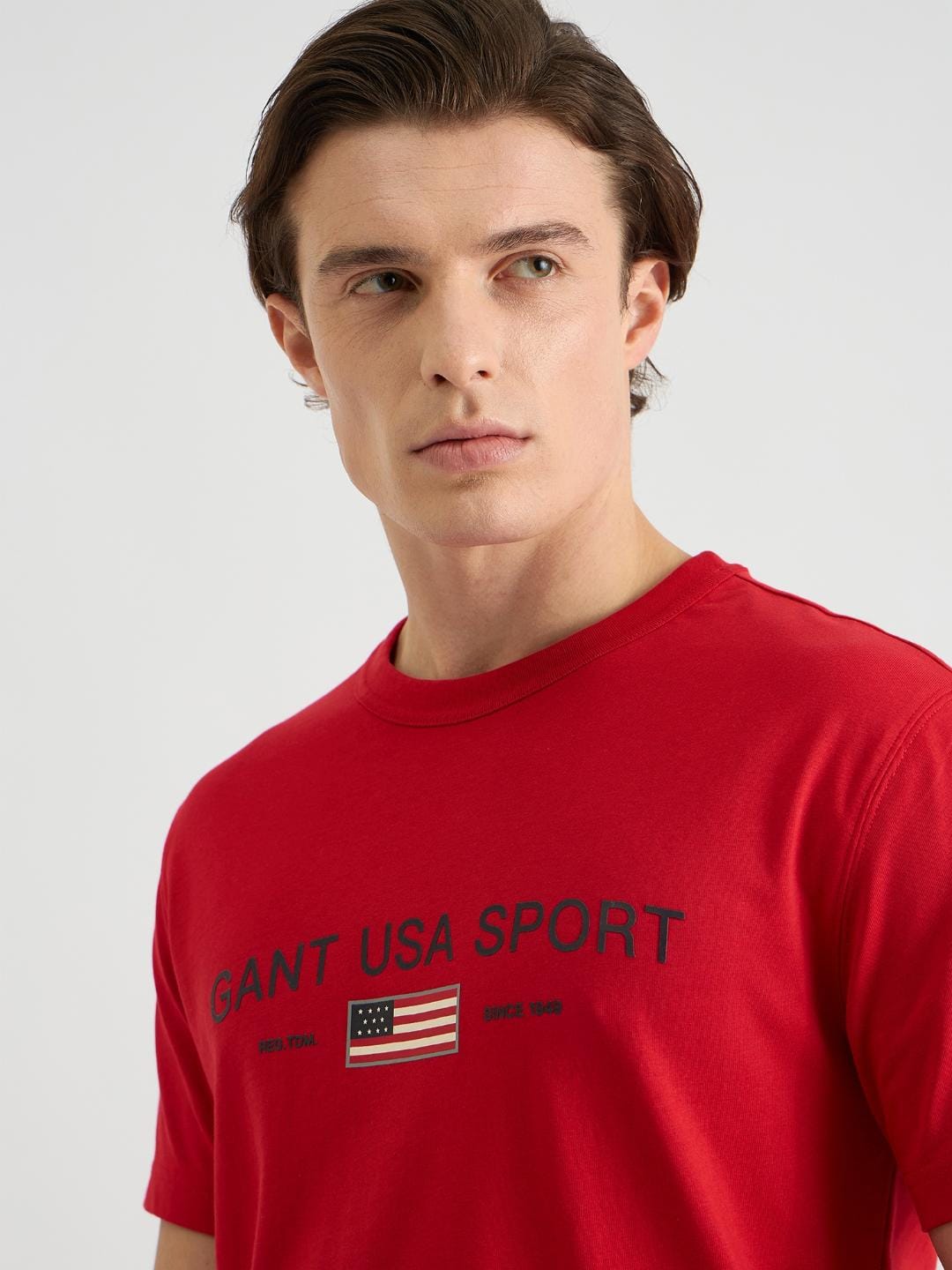 Gant Men Red Regular Fit Solid Crew Neck Tshirt