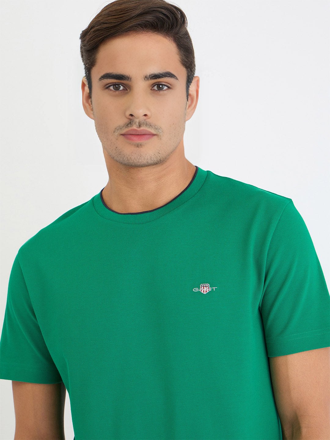 Gant Men Green Solid Round Neck Tshirt