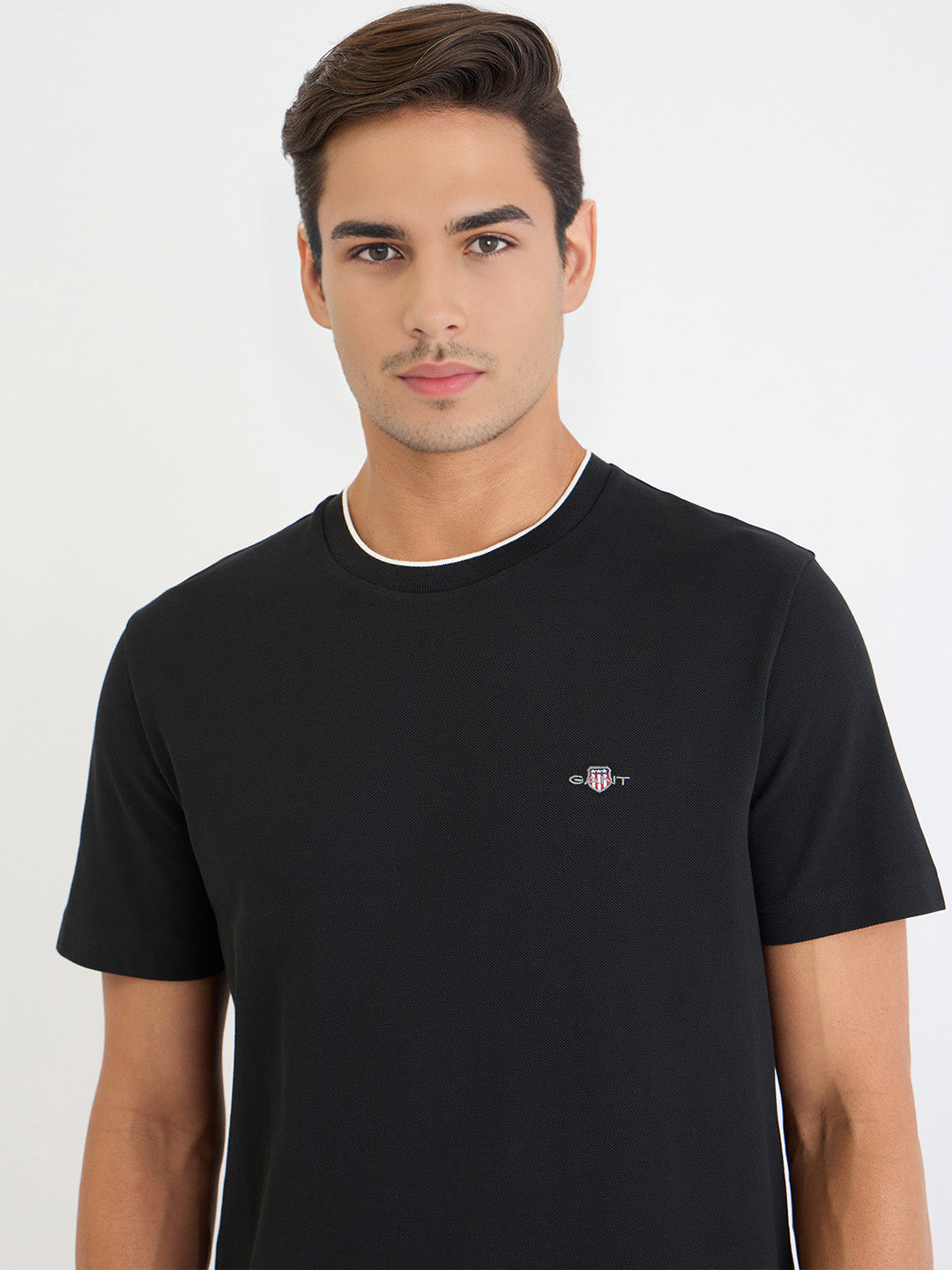 Gant Men Black Solid Round Neck Tshirt