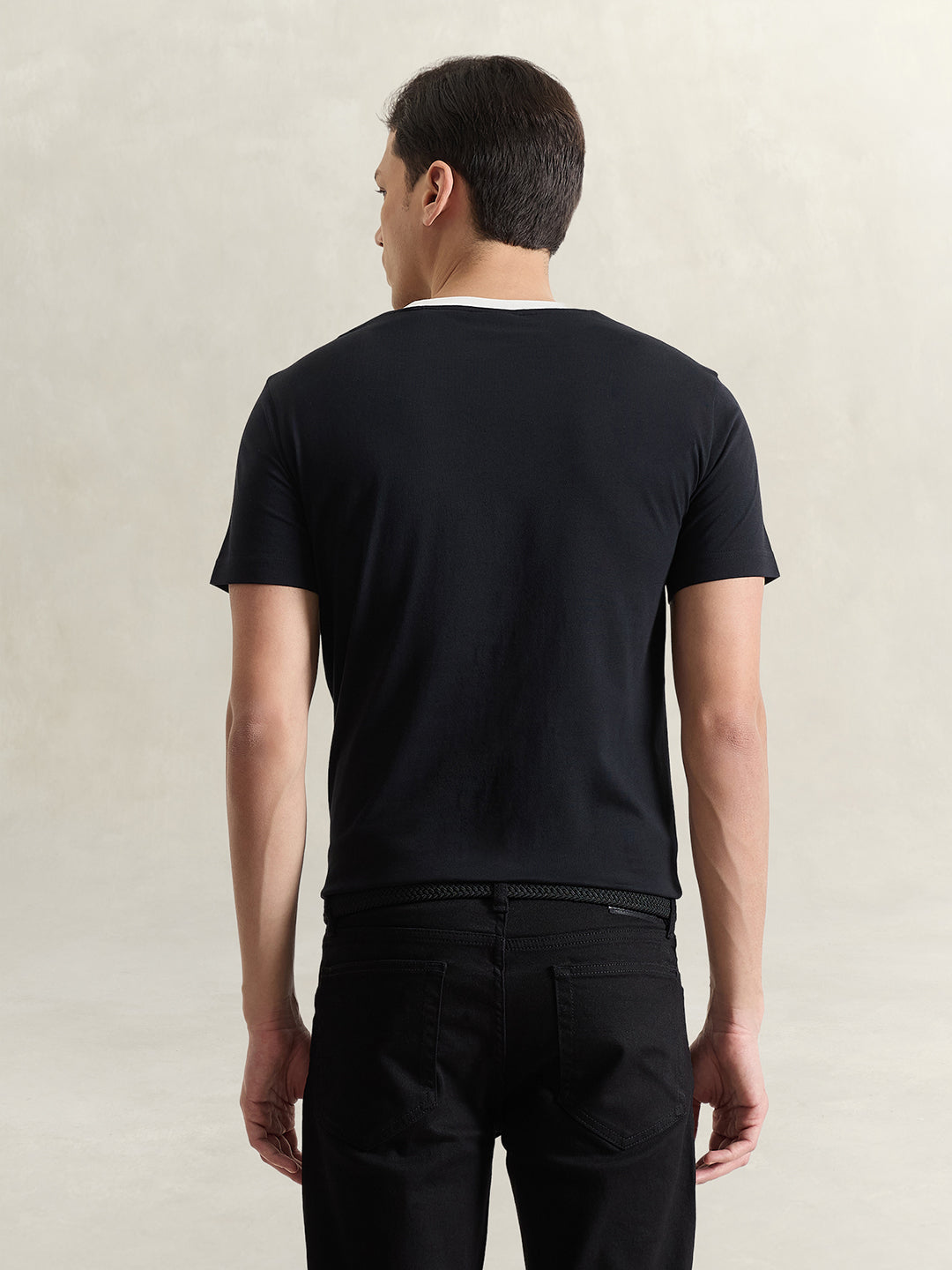 Gant Men Black Solid Regular Fit Pure Cotton T-Shirt
