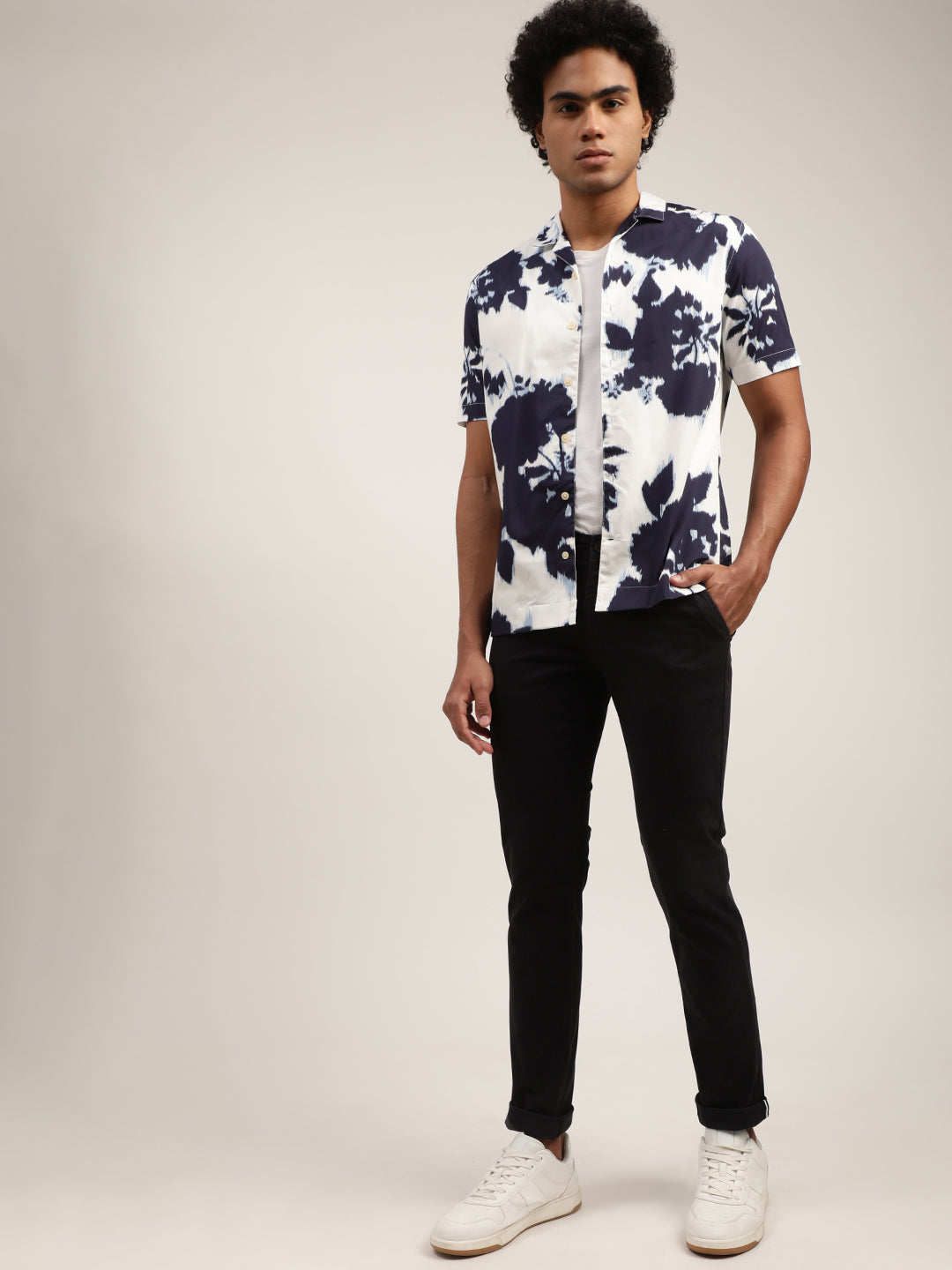 Lindbergh Men Navy Blue Solid Slim Fit Trouser