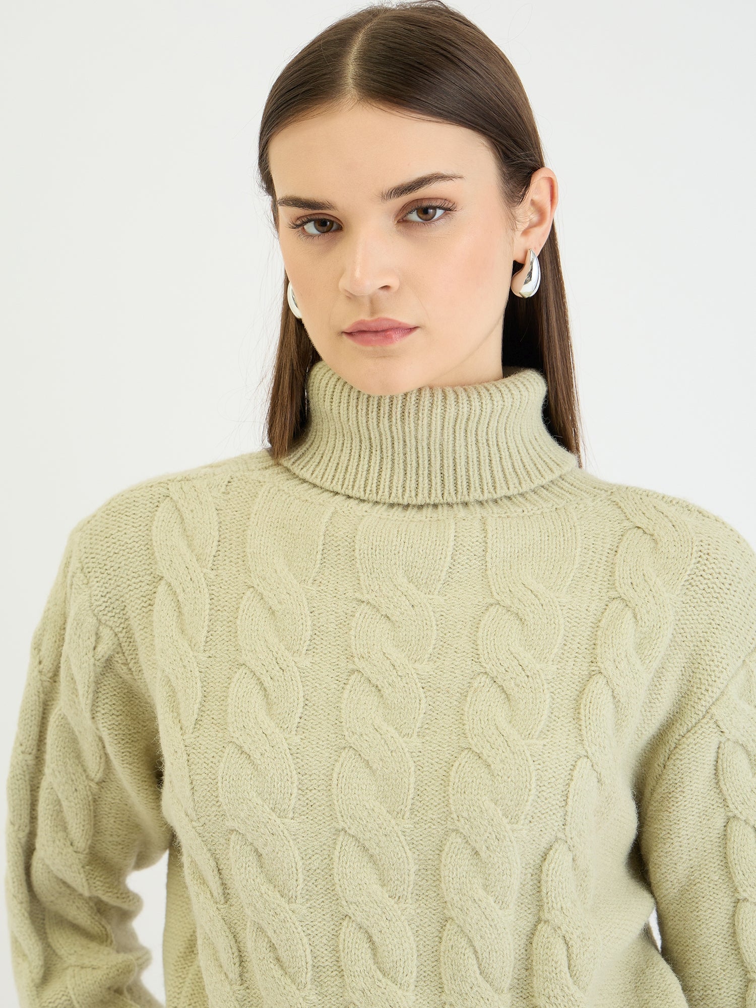Centrestage Women Green Sweater