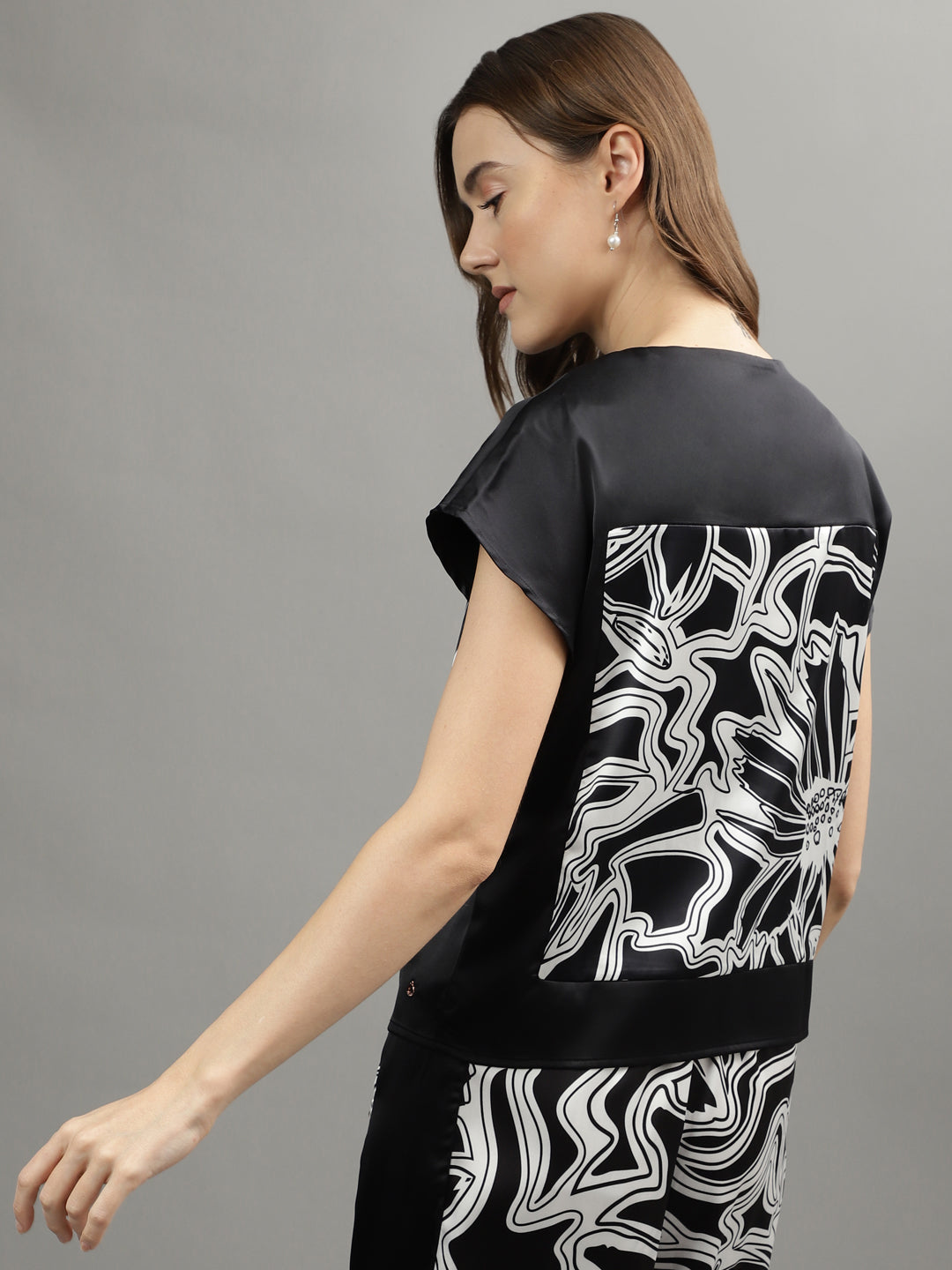 Iconic Women Black Printed Round Neck Top