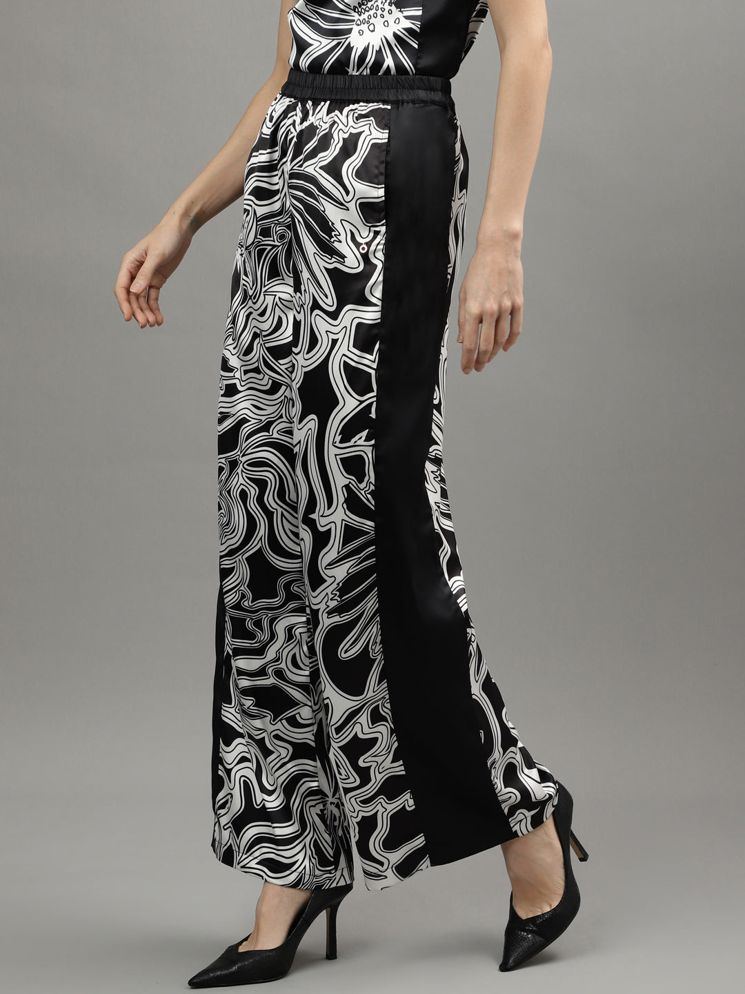 Iconic Women Black Printed Regular Fit Trouser