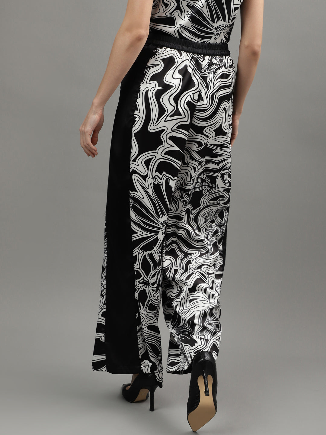 Iconic Women Black Printed Regular Fit Trouser