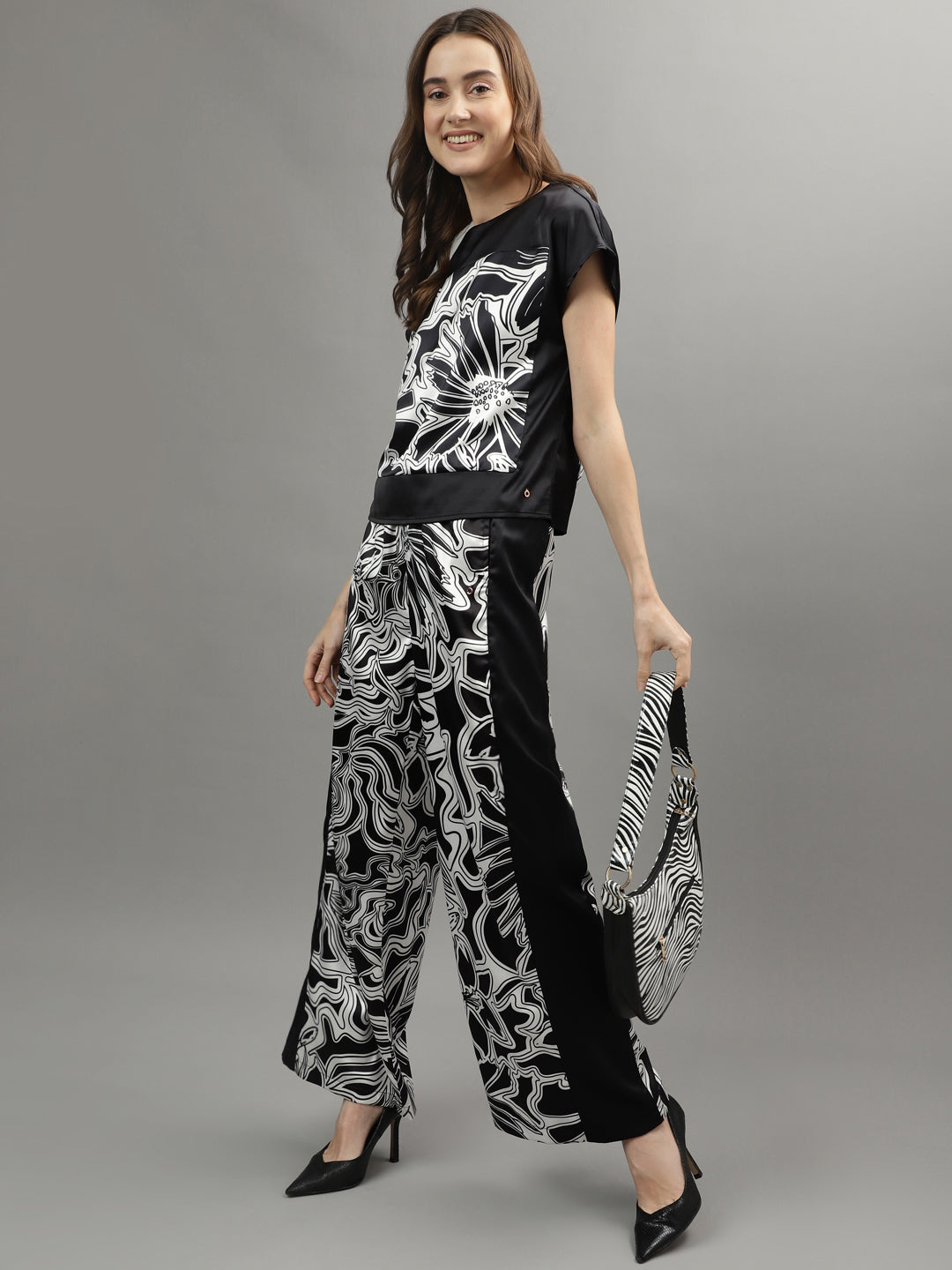 Iconic Women Black Printed Regular Fit Trouser