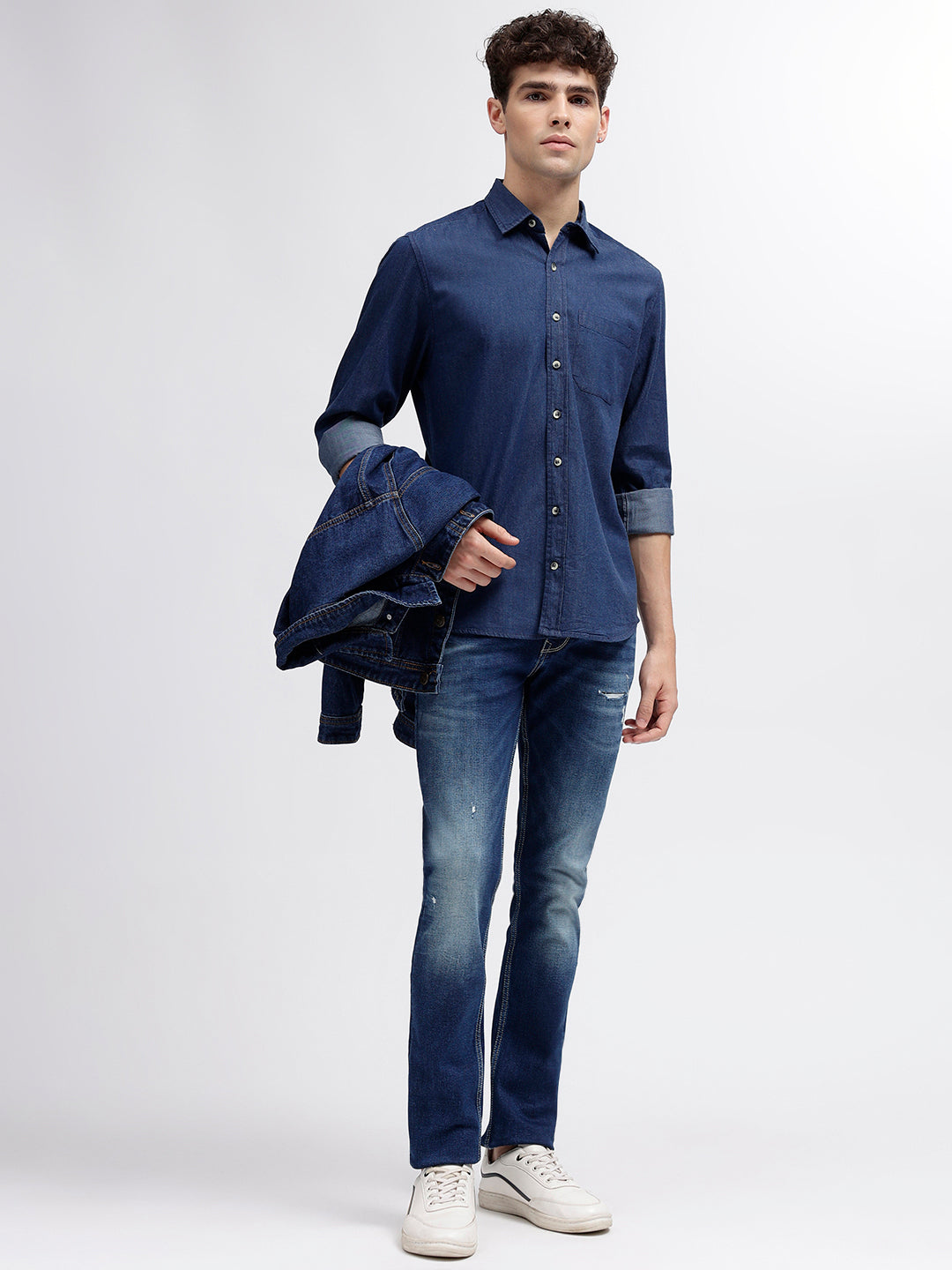 Iconic Men Blue Washed Mid-Rise Bootcut Jeans