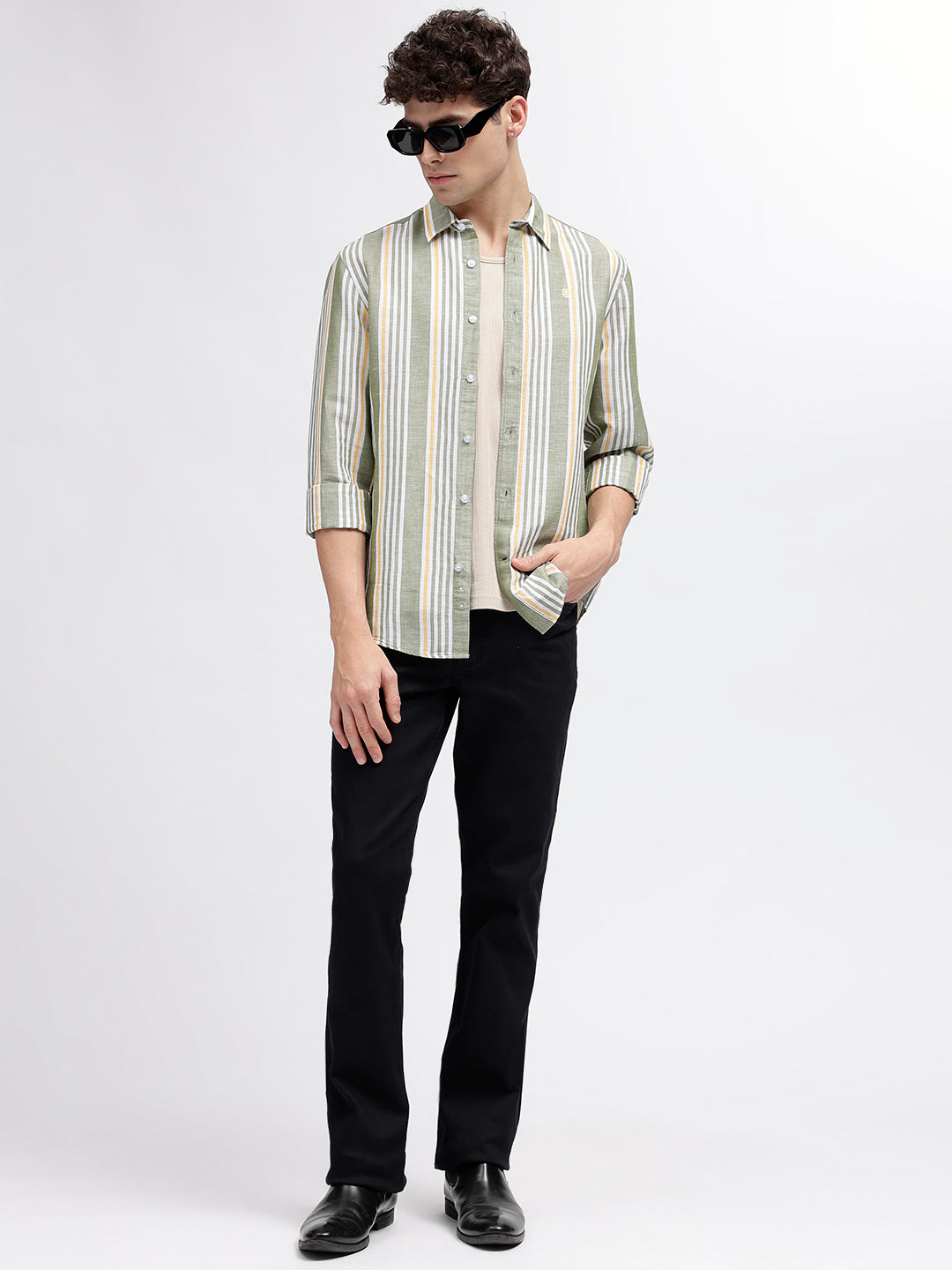 Iconic Men Black Solid Mid-Rise Tapered Fit Jeans