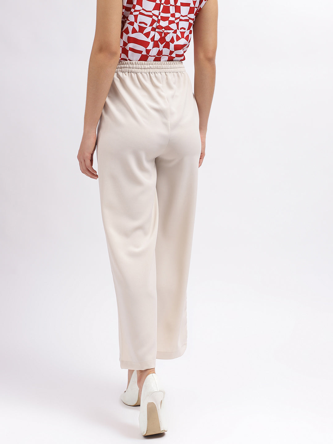 Elle Women Beige Solid Relaxed Fit Mid-Rise Trouser