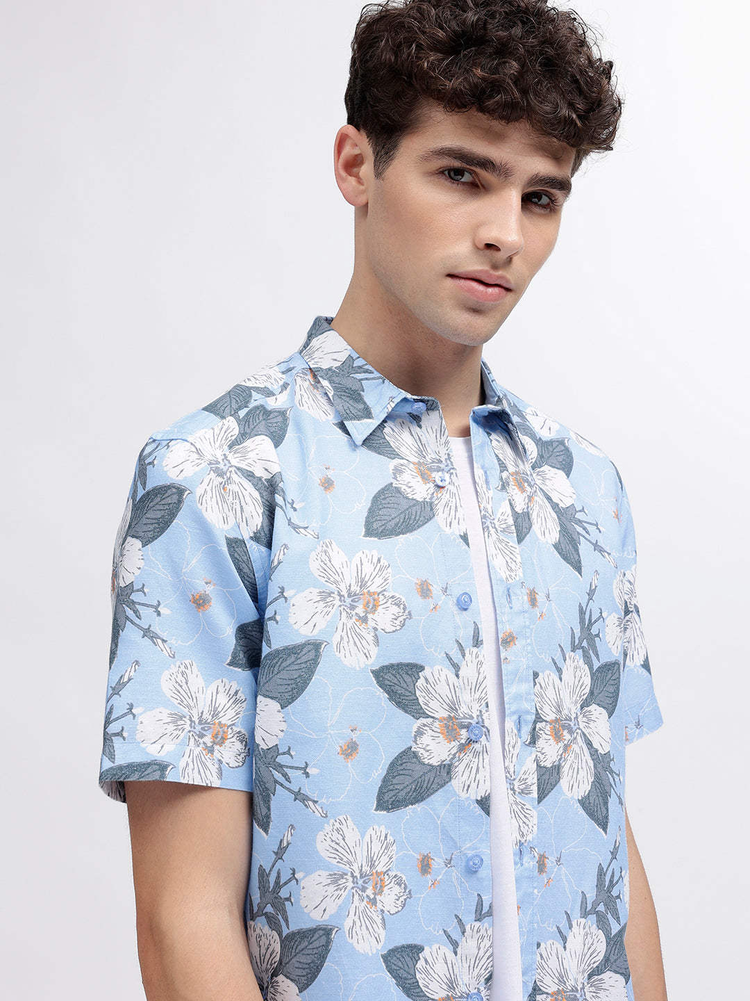 Iconic Men Multi Printed Spread Collar Short Sleeves Shirt