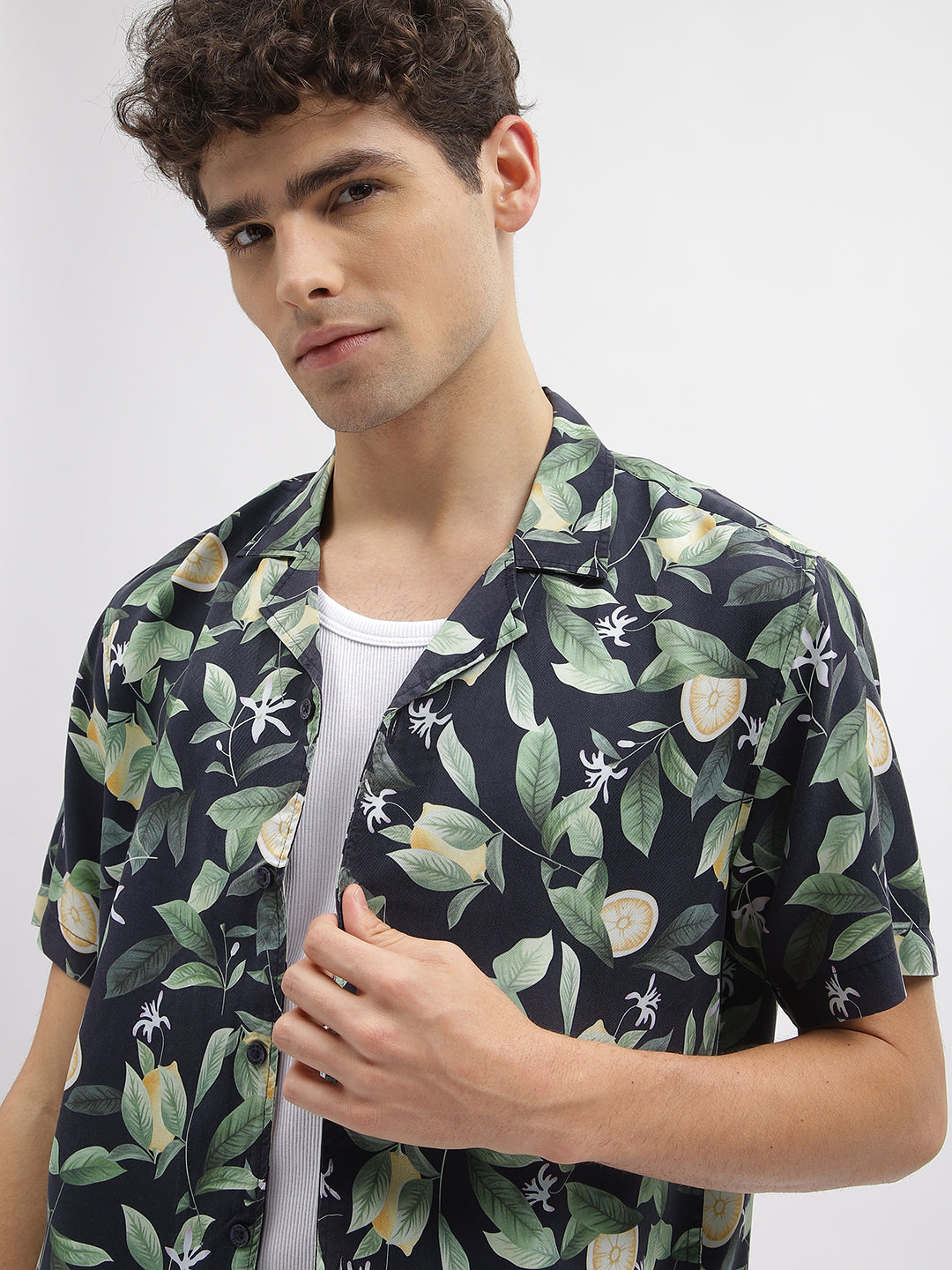 Iconic Men Multi Printed Resort Collar Short Sleeves Shirt