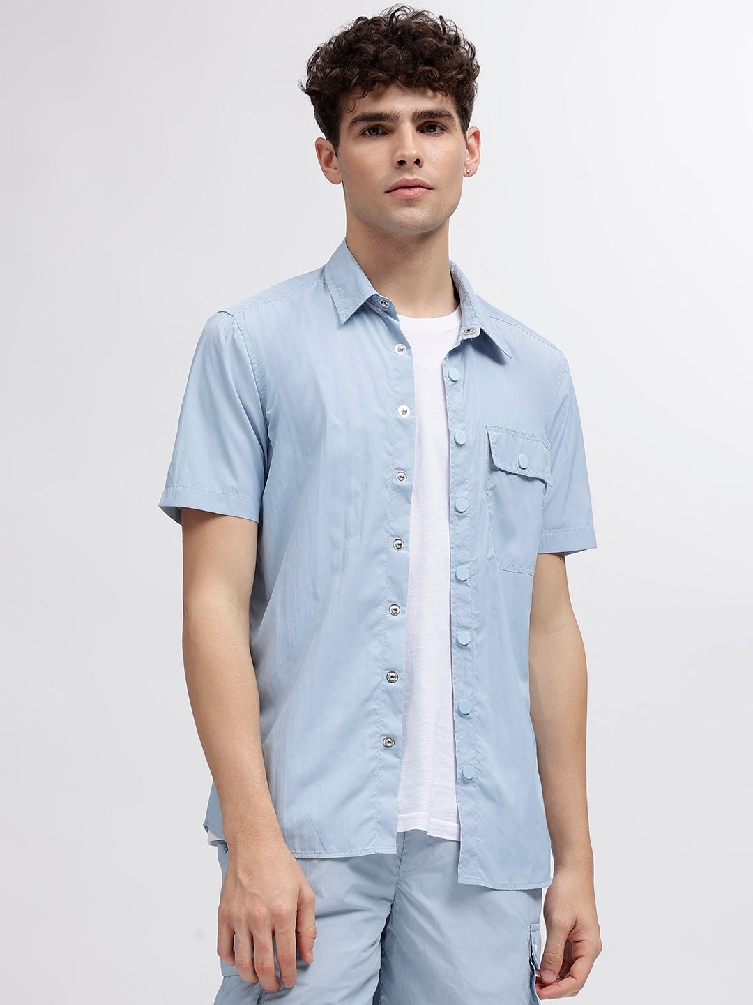 Iconic Men Blue Solid Spread Collar Short Sleeves Shirt