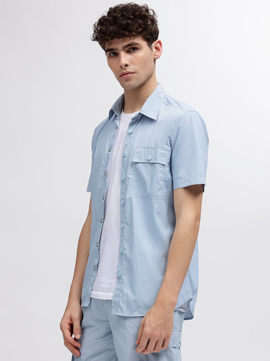 Iconic Men Blue Solid Spread Collar Short Sleeves Shirt