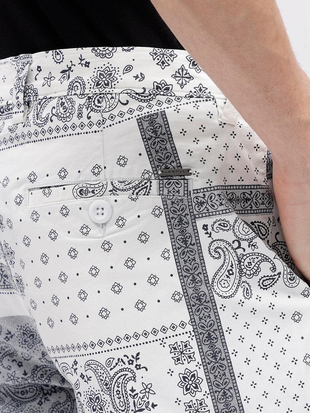 Iconic Men White Printed Relaxed Fit Shorts